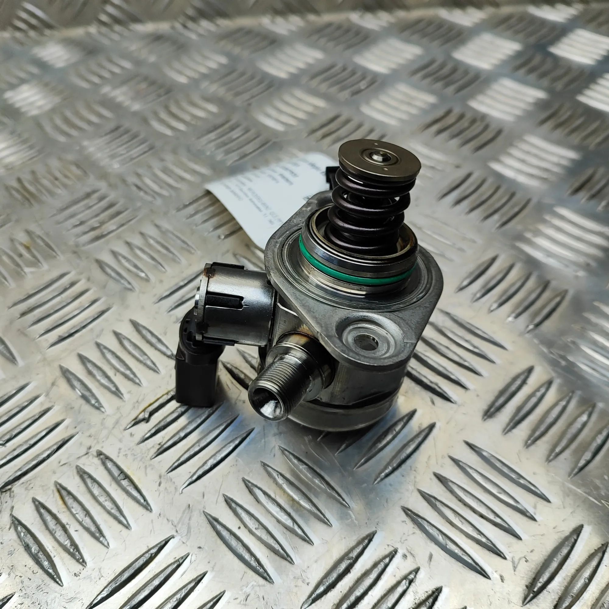 Mercedes-Benz GLE (W167) High Pressure Fuel Pump 0261520702, A2560702600 High Pressure Fuel Pump...