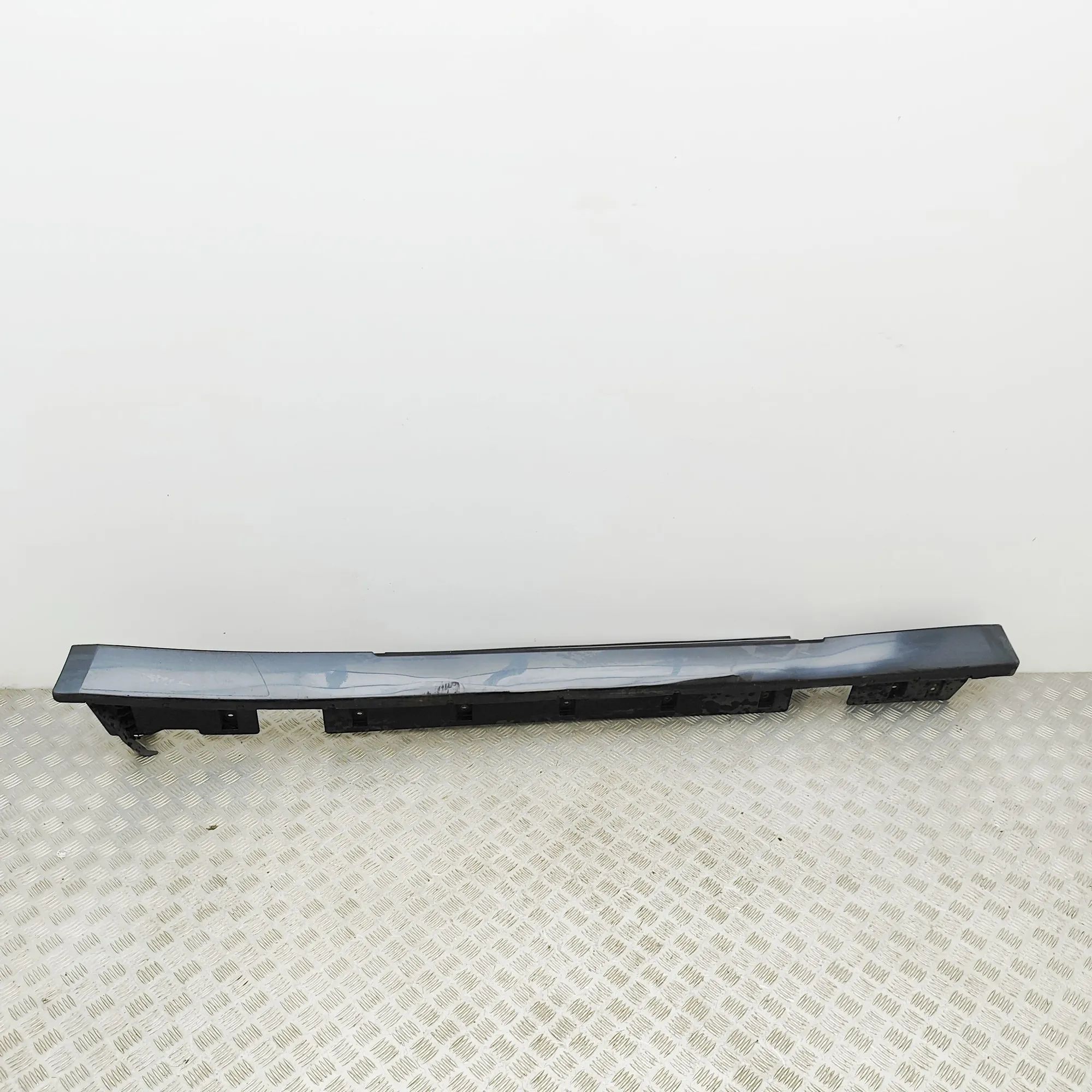 Nissan GT-R Right Side Plastic Sideskirt Cover 76850-JF00A Right Side Plastic Sideskirt Cover ...