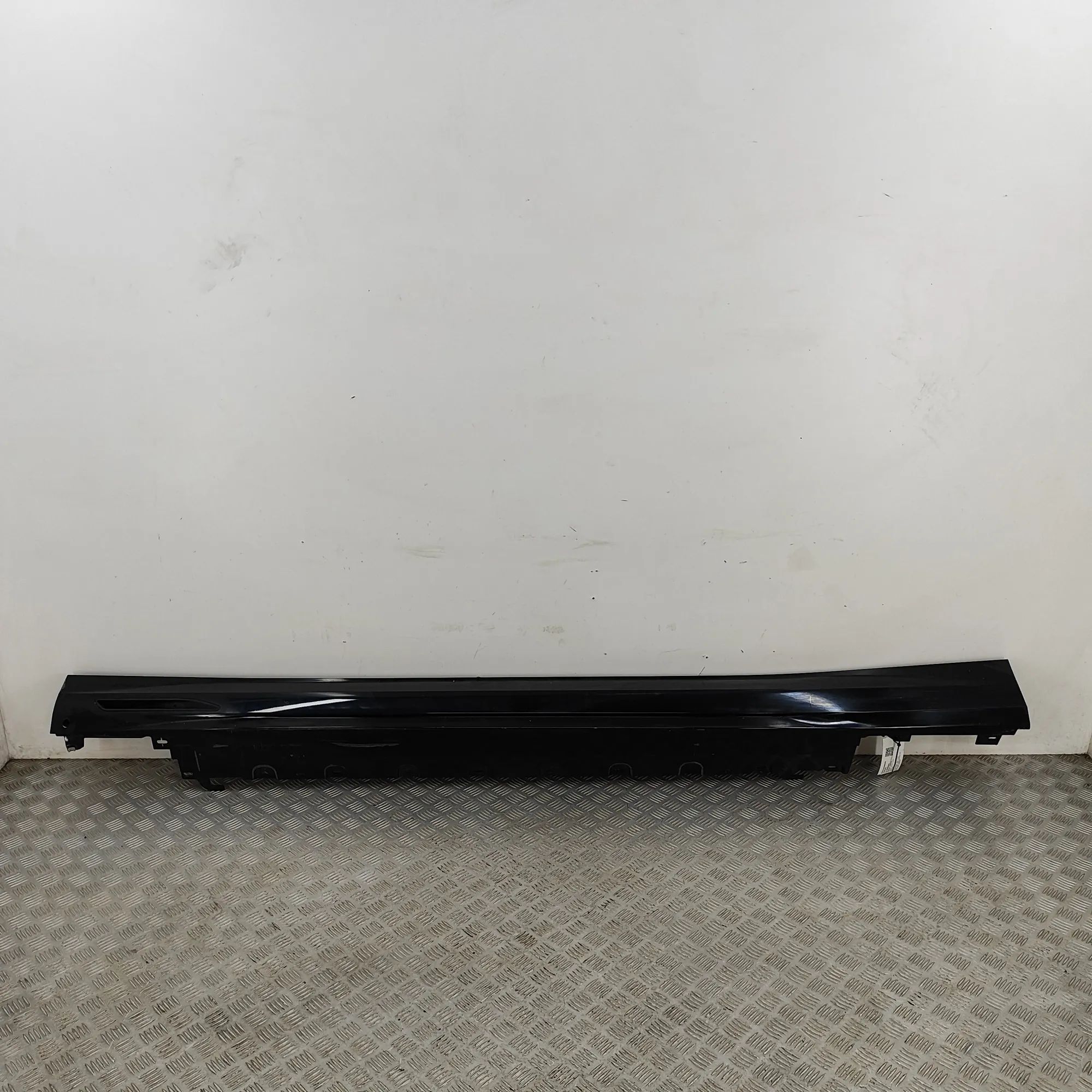 BMW 5 / i5 (G60 / G61) Left Side Plastic Sideskirt Cover 8084763 Left Side Plastic Sideskirt Cover BMW 5...