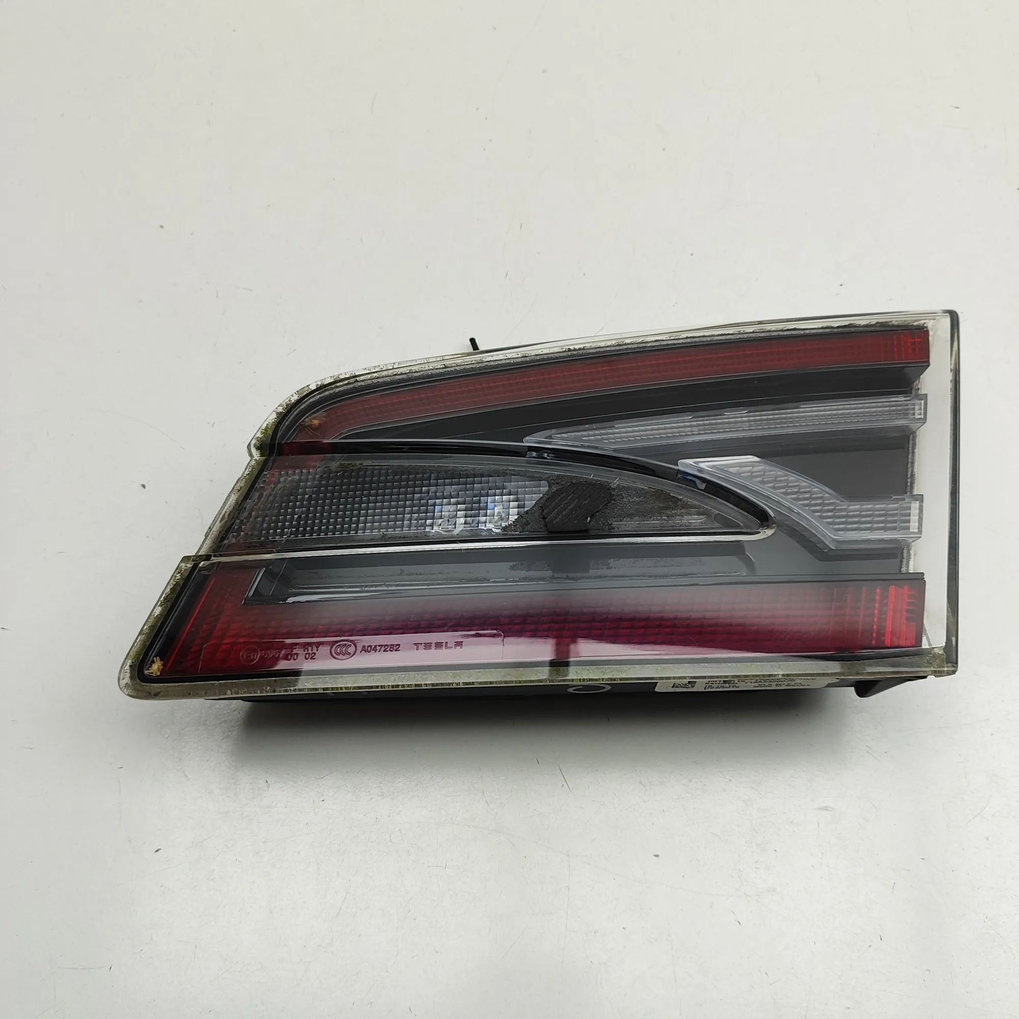Tesla Model S Right Side Tailgate Tail Light 1006006-00-C Right Side Tailgate Tail Light TES...