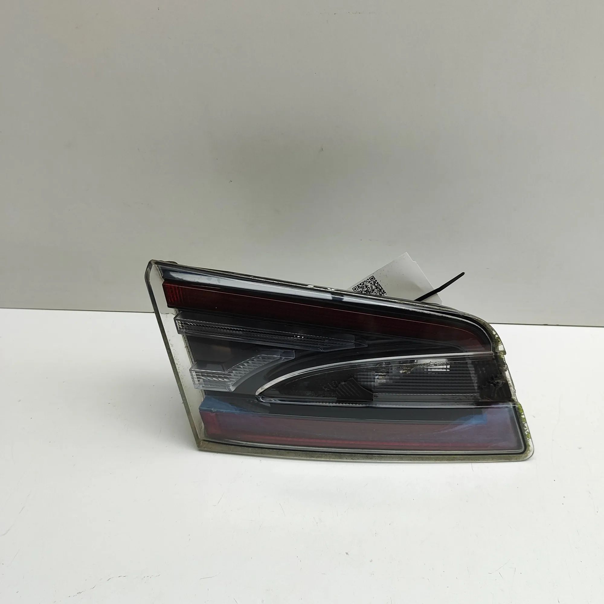 Tesla Model S Left Side Tailgate Tail Light 6005922-00-E Left Side Tailgate Tail Light TESL...