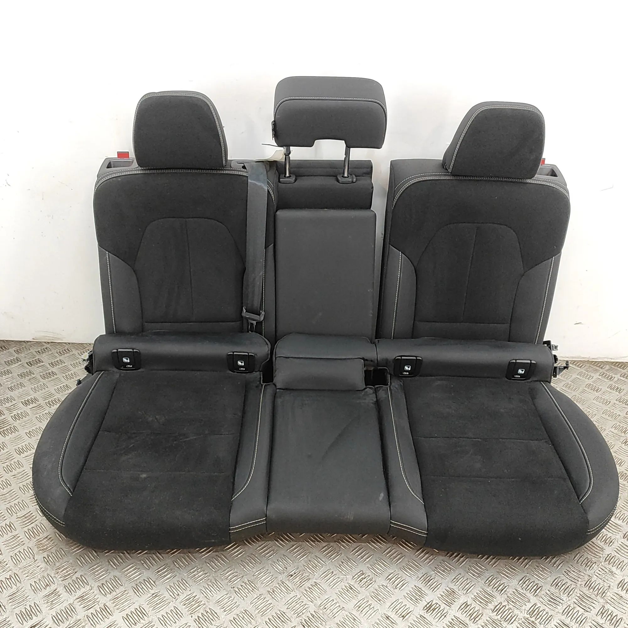 Volvo XC40 / EX40 Заднее сиденье 32272702, 32248894, 31467419, 31467418, 3227270...