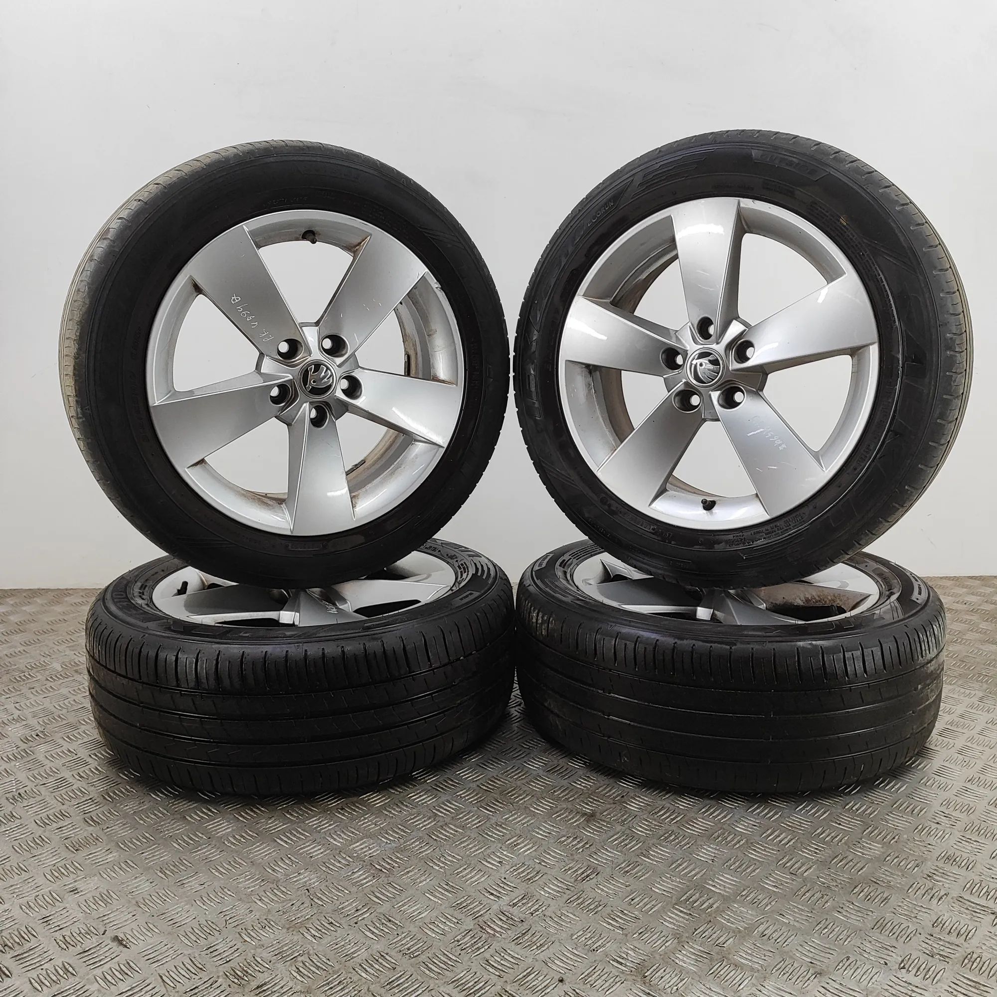 Skoda Karoq Alloy Wheel Set 57A601025F, 57A601025H Alloy Wheel Set SKODA KA...