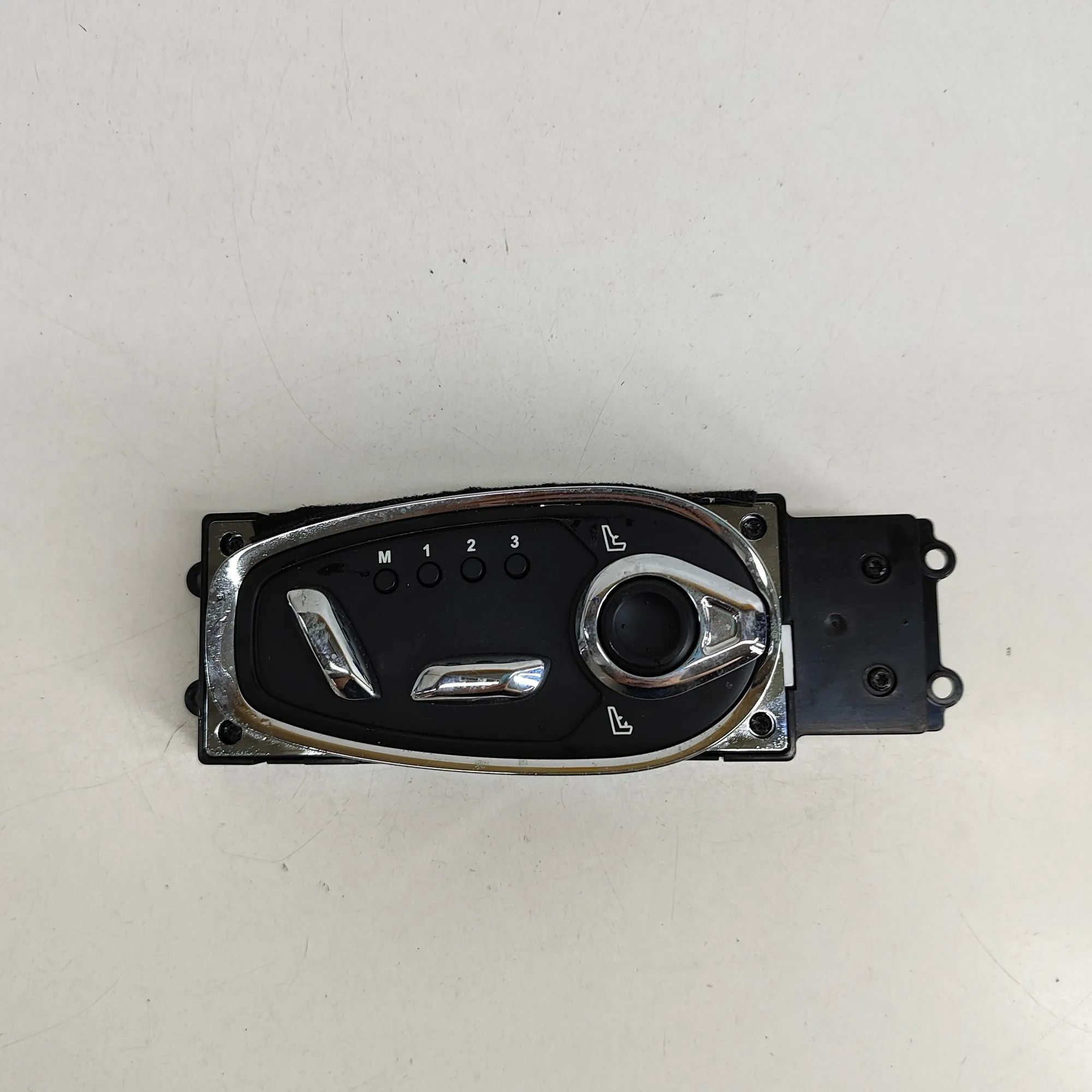 Right Seat Control Buttons Brand/Model: ASTON MARTIN DB11
Year: 2022
Engin...