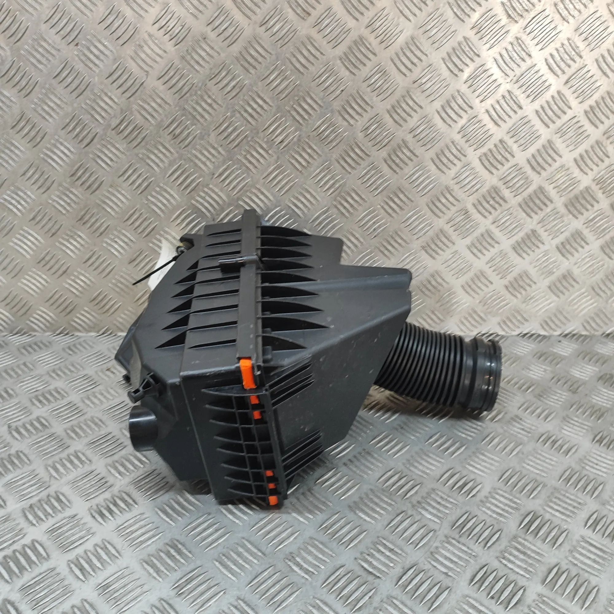 Land Rover Range Rover Sport (L461) Воздухоочиститель  M8E2-9H708-DA Air Filter Box LAND ROVER RANGE R...
