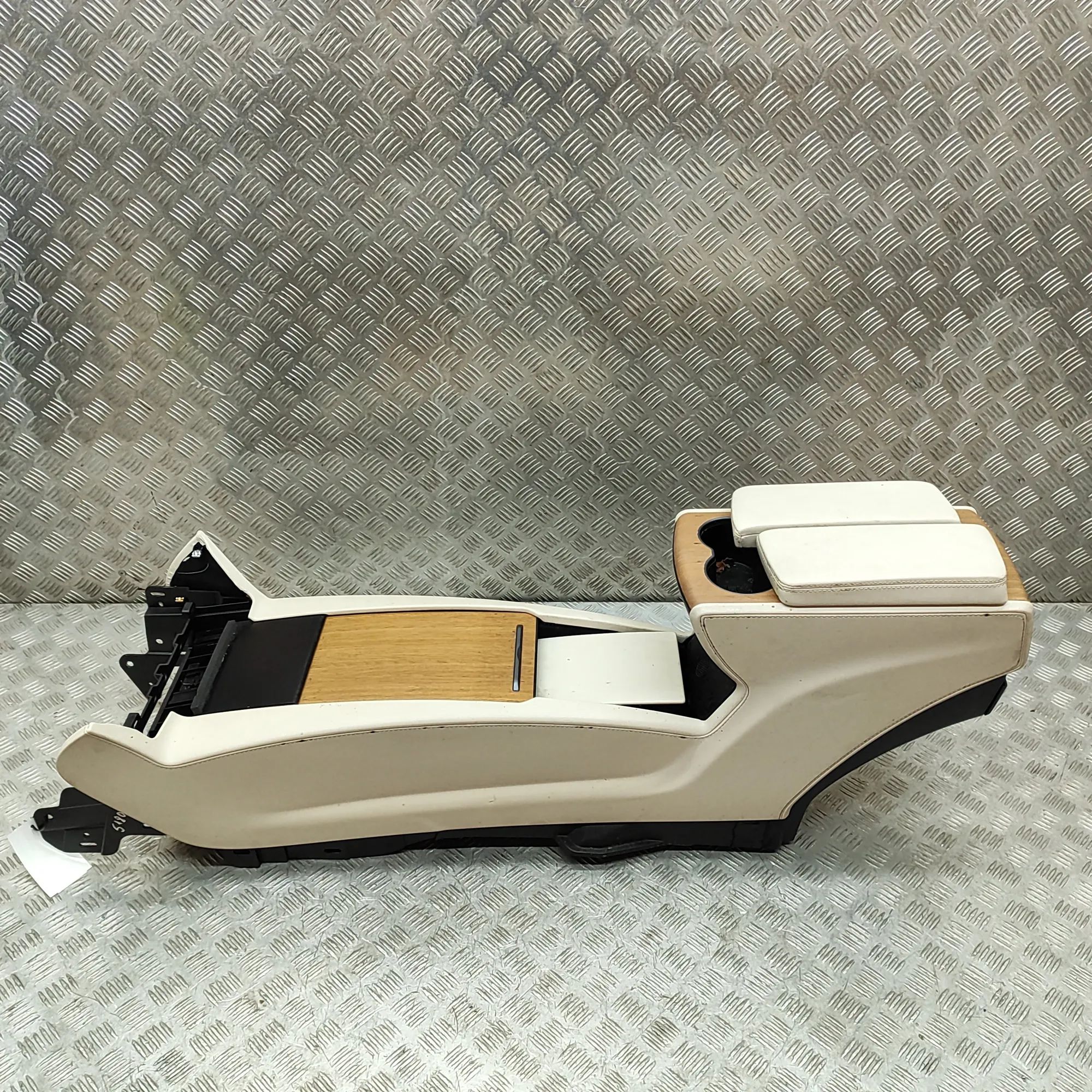 Tesla Model X center console 1026730-00-E Center Console TESLA MODEL X (2013...