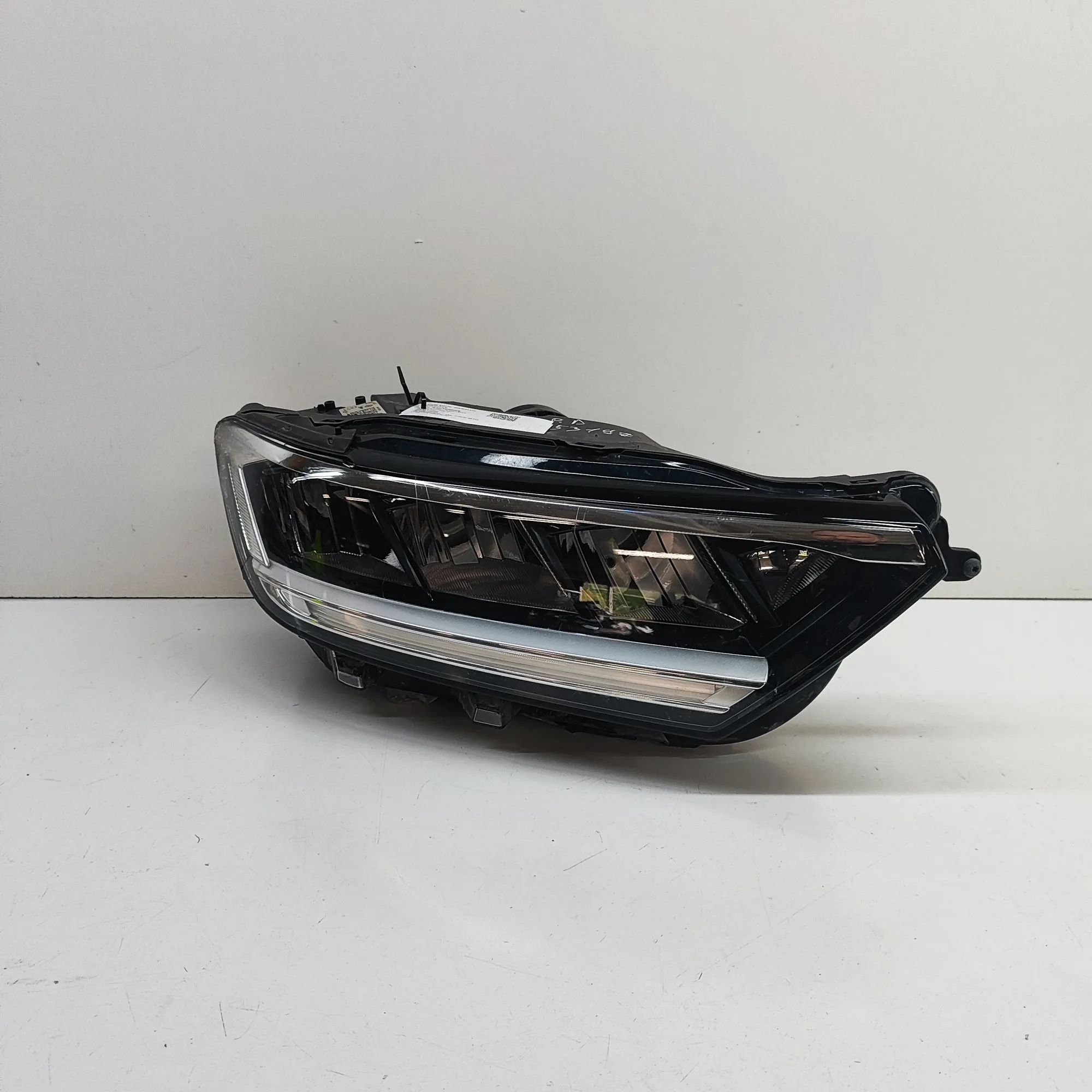 Volkswagen T-Roc Front Right Headlight 2GA941006G Front Right Headlight VW T-ROC (A11)...