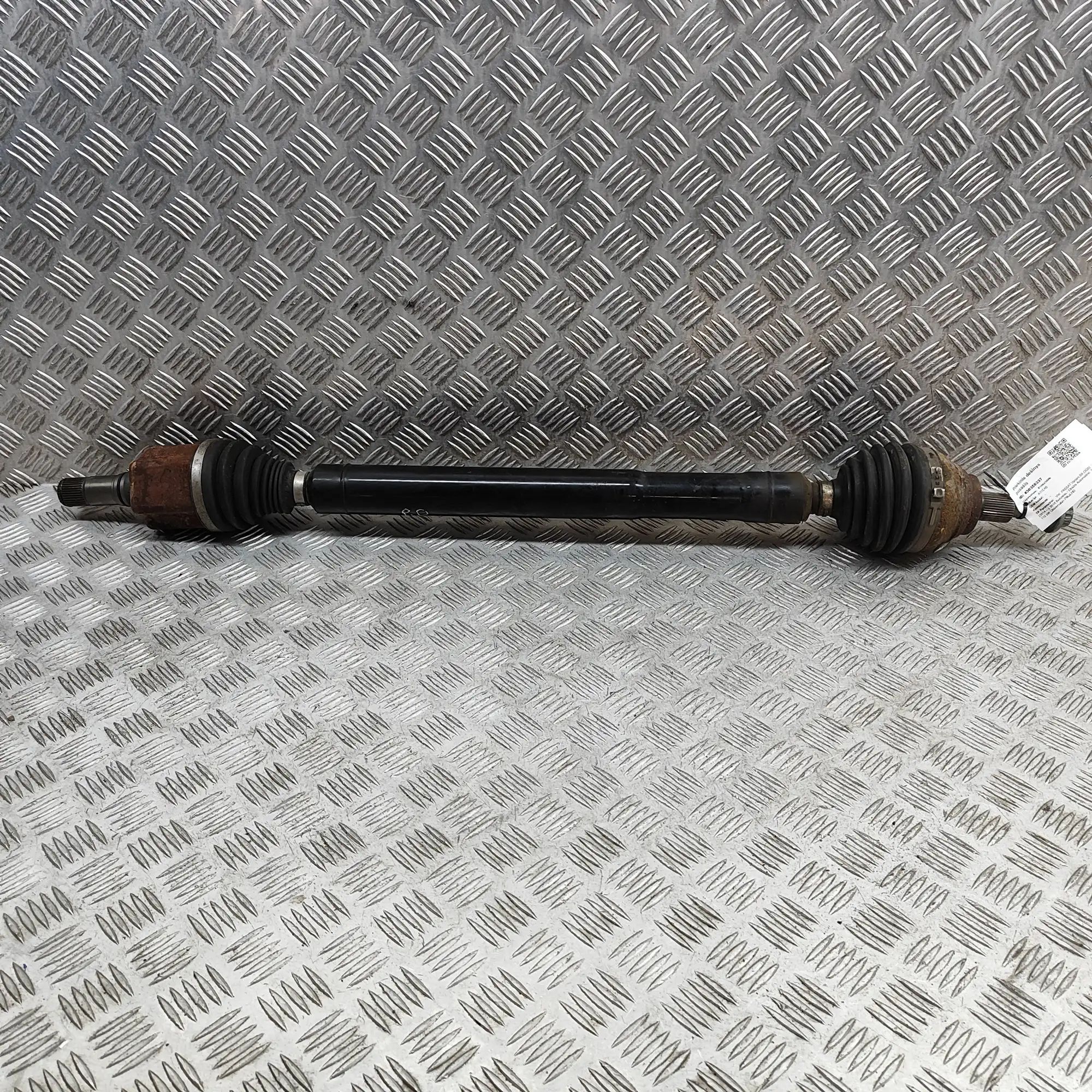 Volkswagen Passat (B8) Front Right Driveshaft 3Q0407272BK Front Right Driveshaft VW PASSAT (V...
