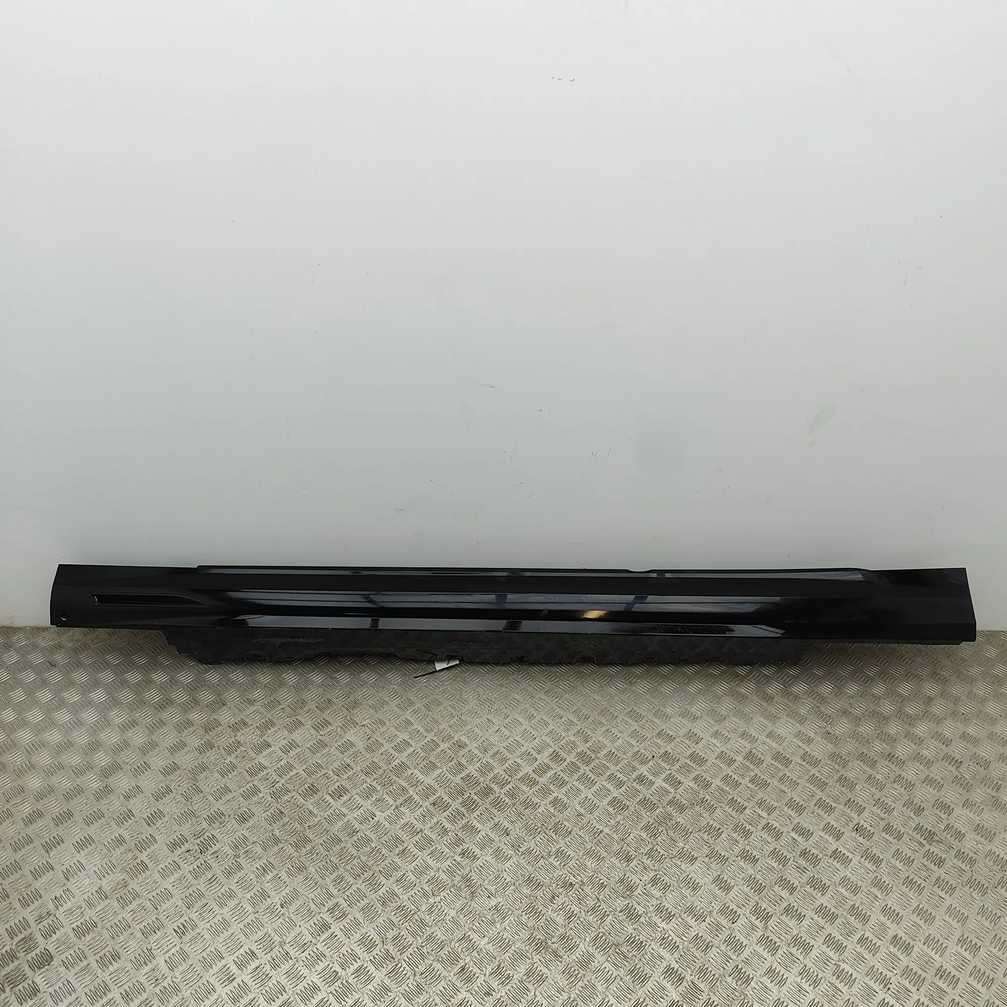 BMW 5 (G30 / G31) Left Side Plastic Sideskirt Cover 5A3D595, 8084763 Left Side Plastic Sideskirt Co...