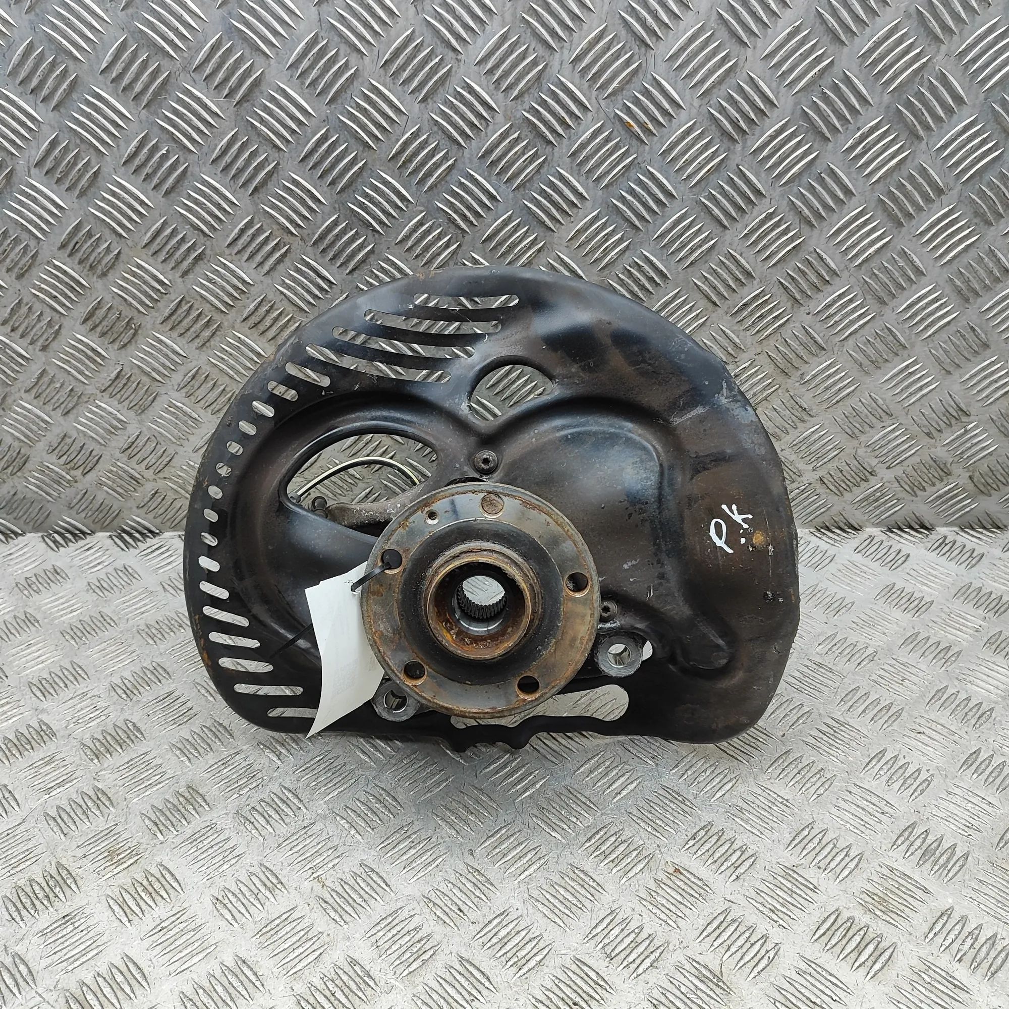 Audi TT (8S) Front Left Wheel Hub 5WA407621A, 8S0407253F Front Left Wheel Hub AUD...
