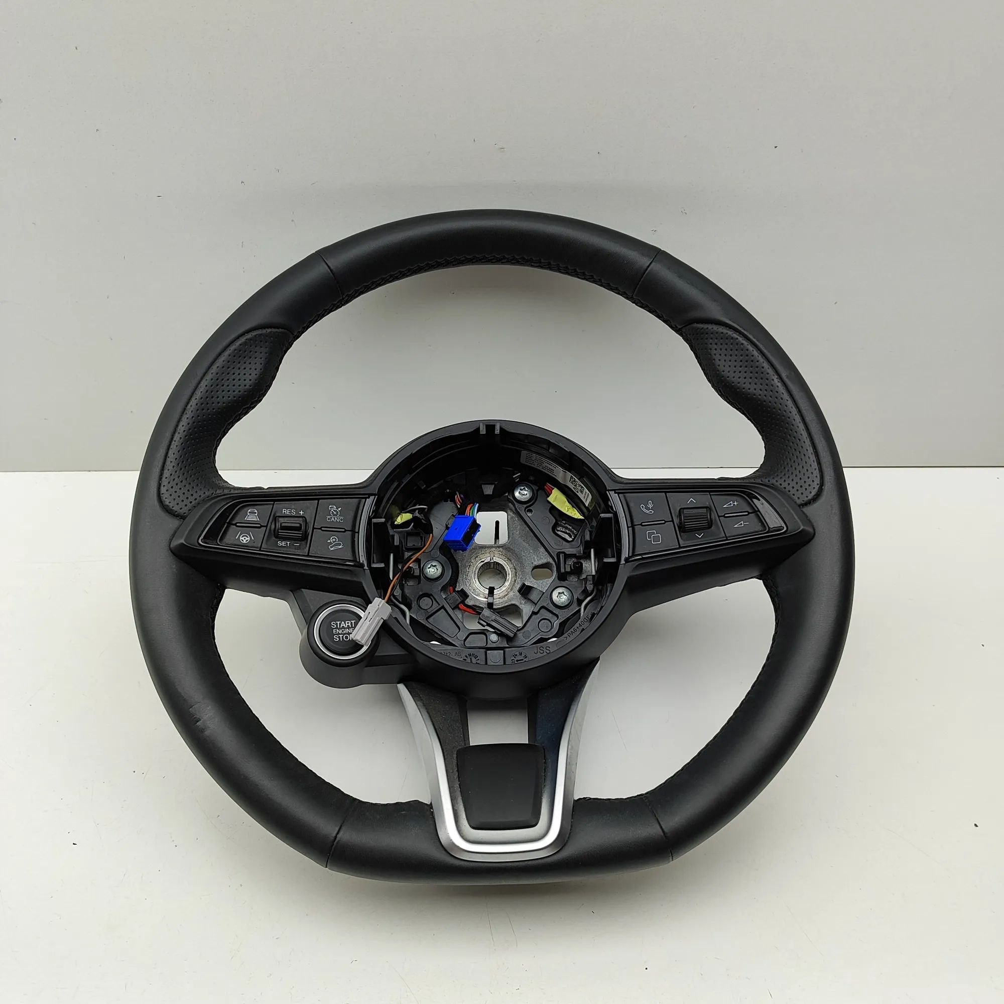 Alfa-Romeo Stelvio steering wheel 1561789210, 156178912, 01561789210 Steering Whe...