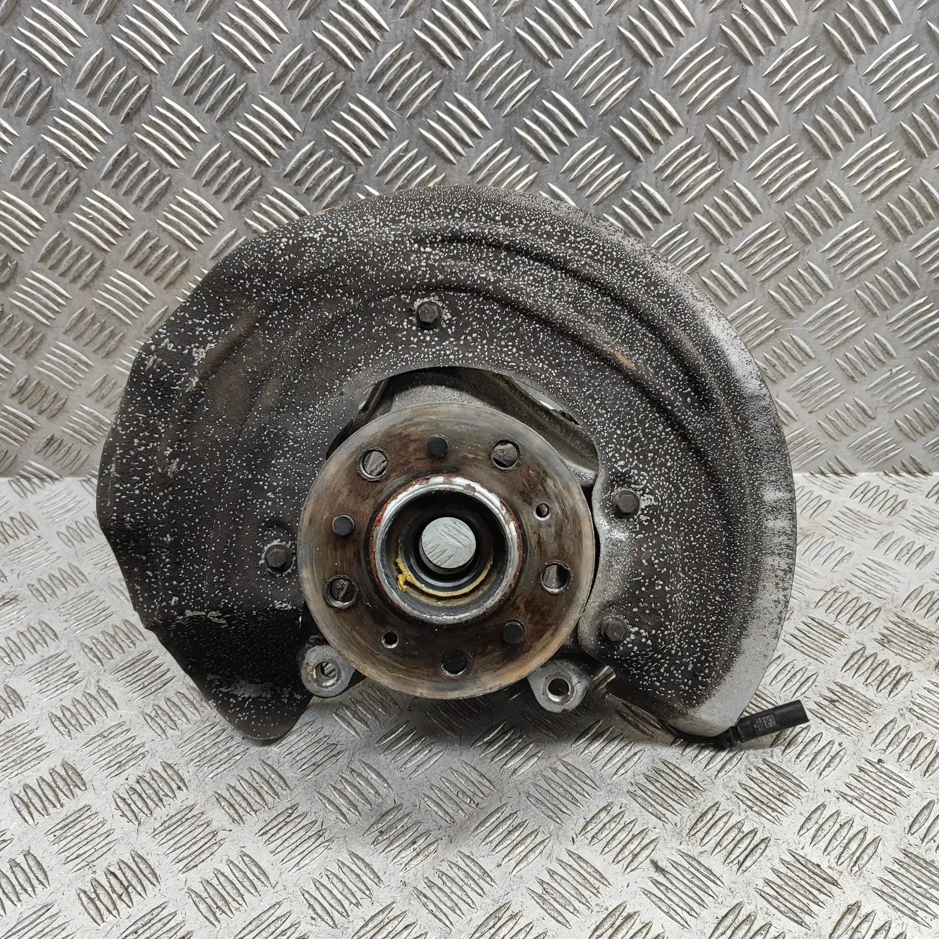 BMW X3 / iX3 (G01) Front Left Wheel Hub 8098971, 8067435 Front Left Wheel Hub BMW X3 (G...