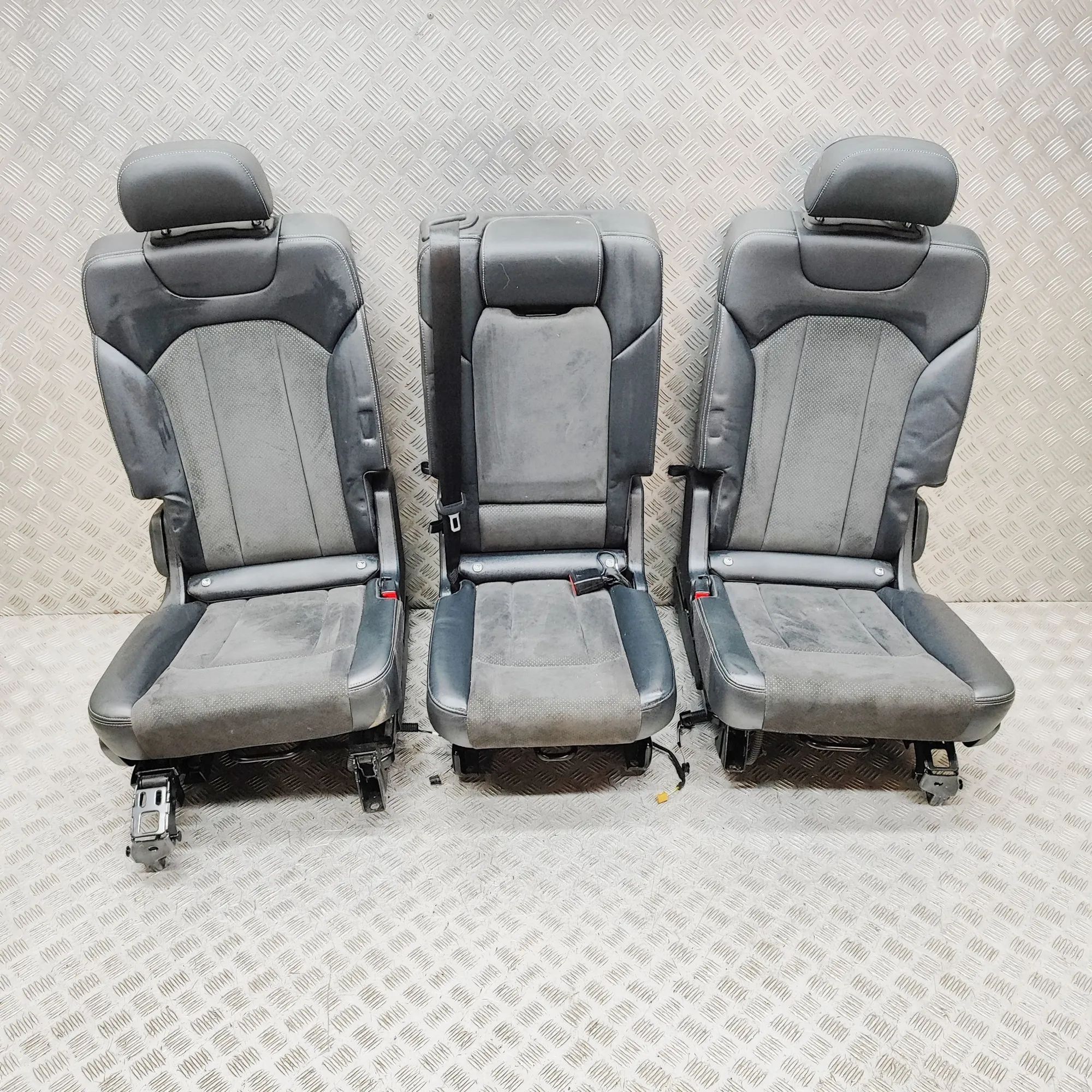 Audi Q7 (4M) Заднее сиденье 4M0883109E, 4M0883107E, 4M0883108E Rear Seat AU...