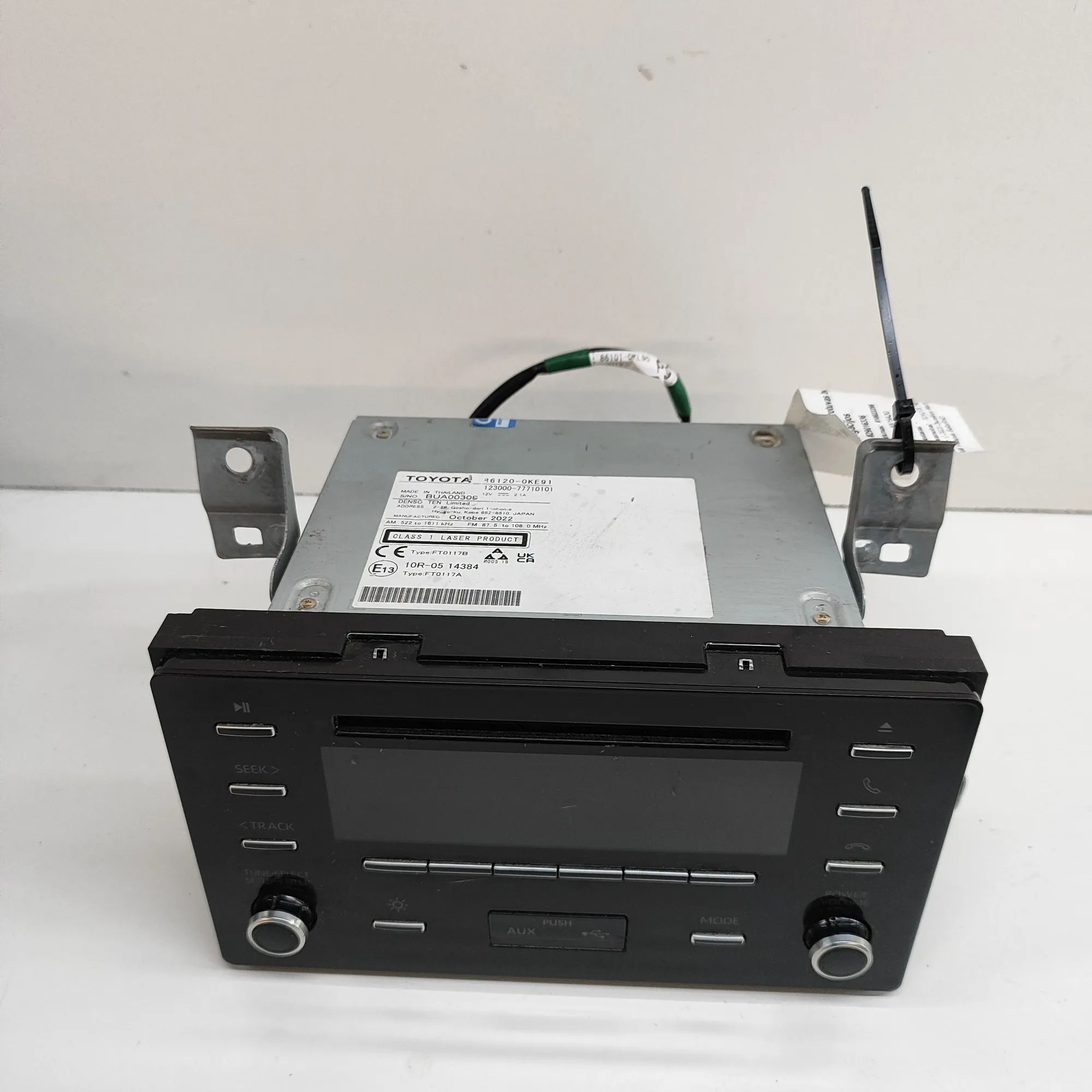 Toyota Hilux Music Radio CD Player Head Unit
