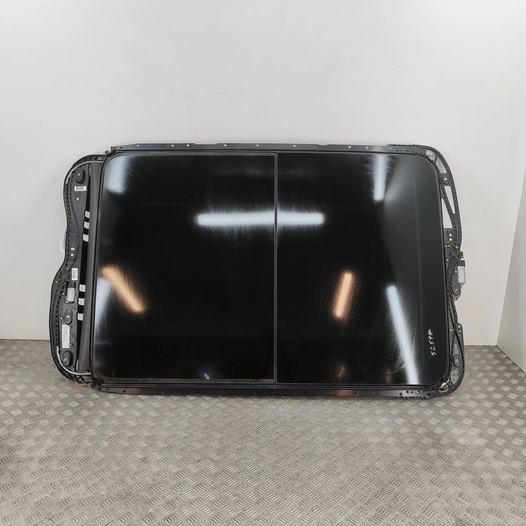 Volkswagen Touareg Kattoluukku 7P0959591B, 7P0877041C Sunroof VW TOUAREG (7P5)...