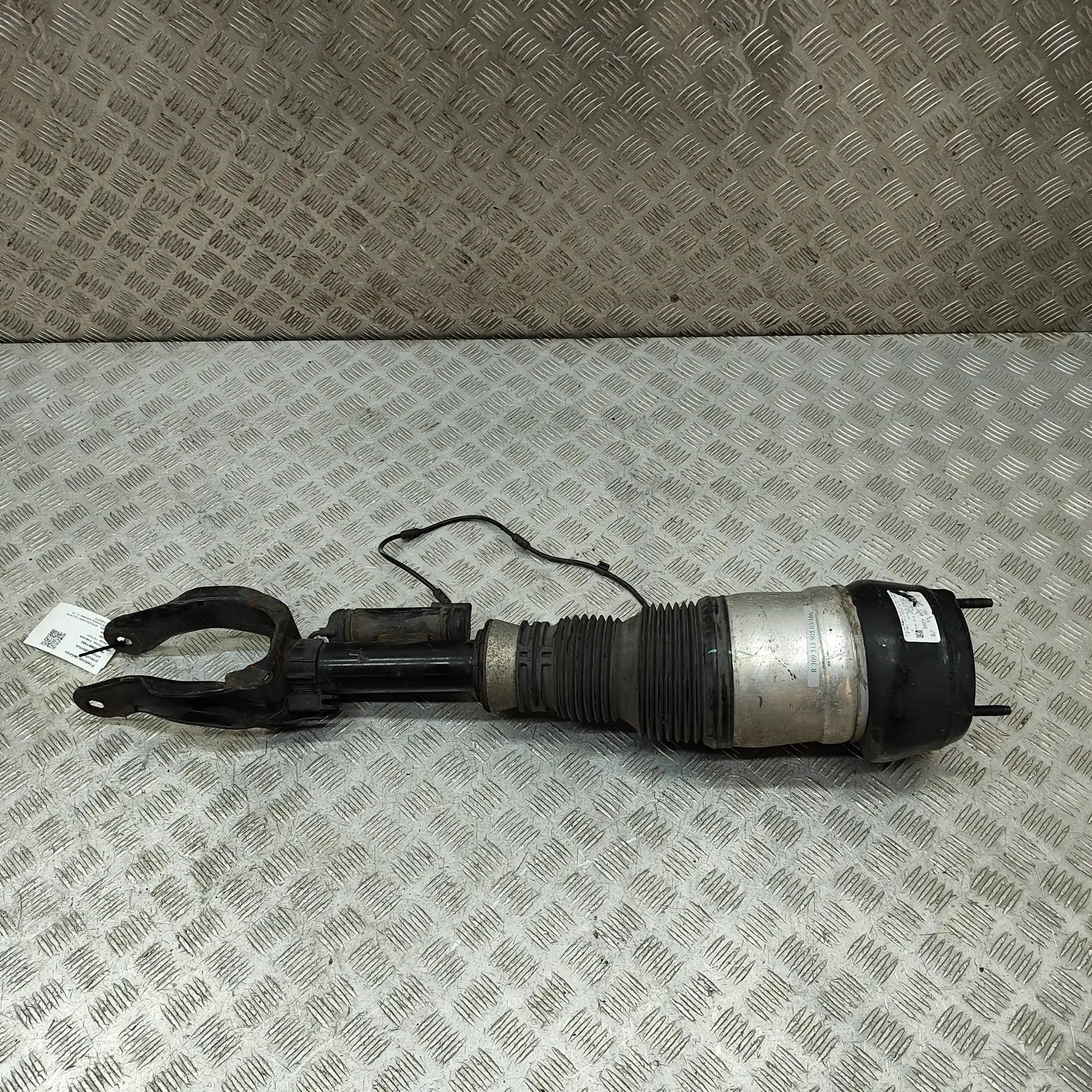 Mercedes-Benz ML / GLE (W166) Front Right Air Shock Absorber A1663204266 Front Right Air Shock Absorber MERC...