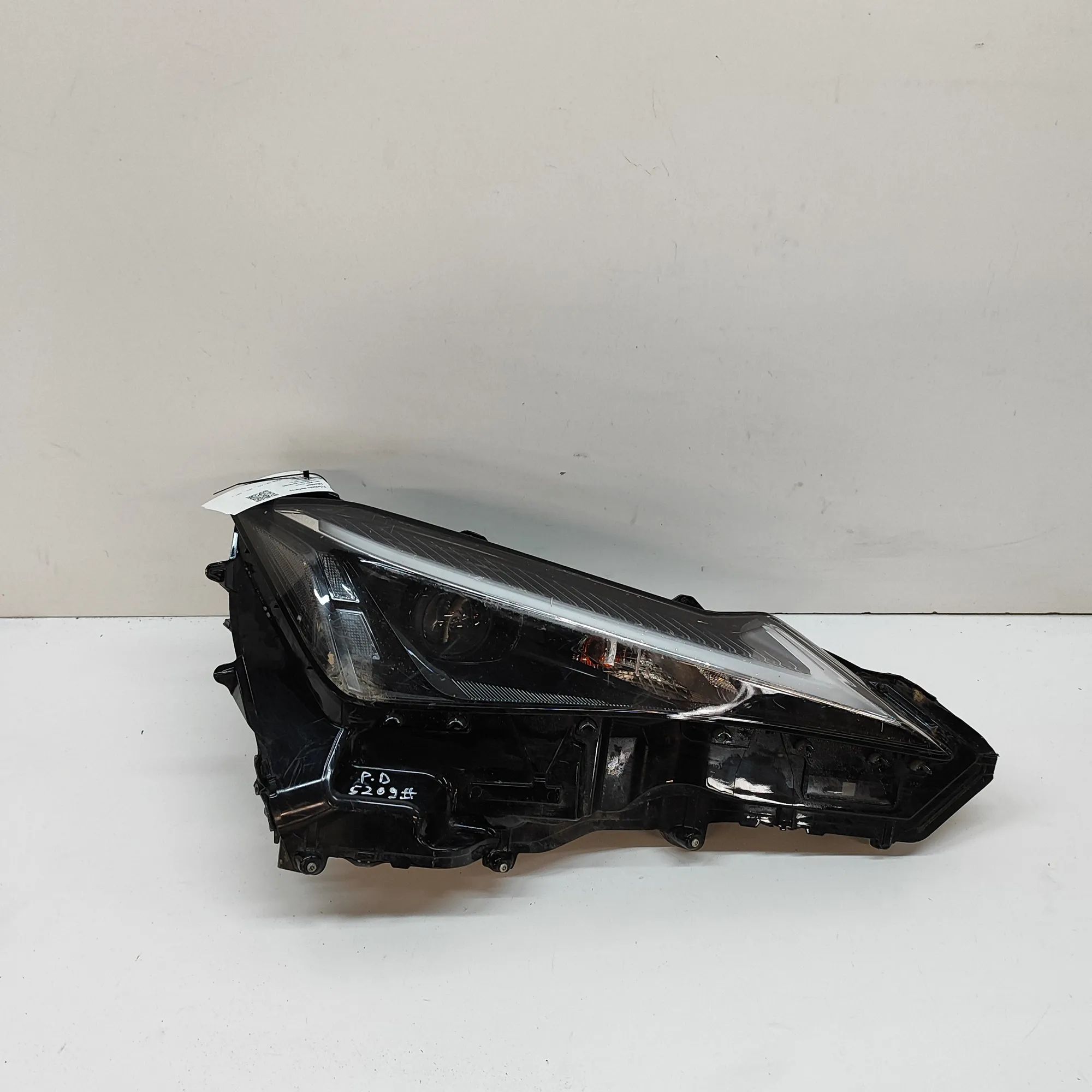 Lexus UX Front Right Headlight 81145-76261, 81145-76260 Front Right Headlight ...