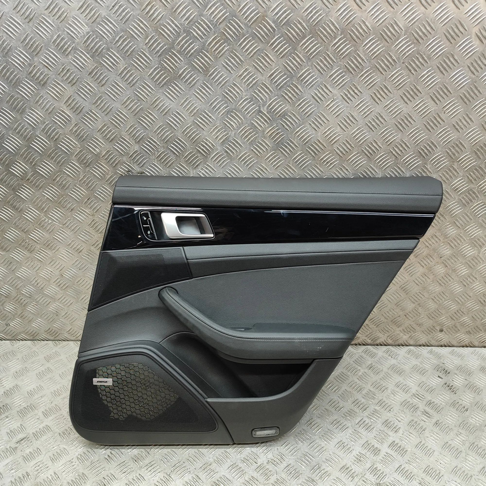 Porsche Panamera Rear Right Door Panel 971.867.212, 971867212 Rear Right Door Panel PO...