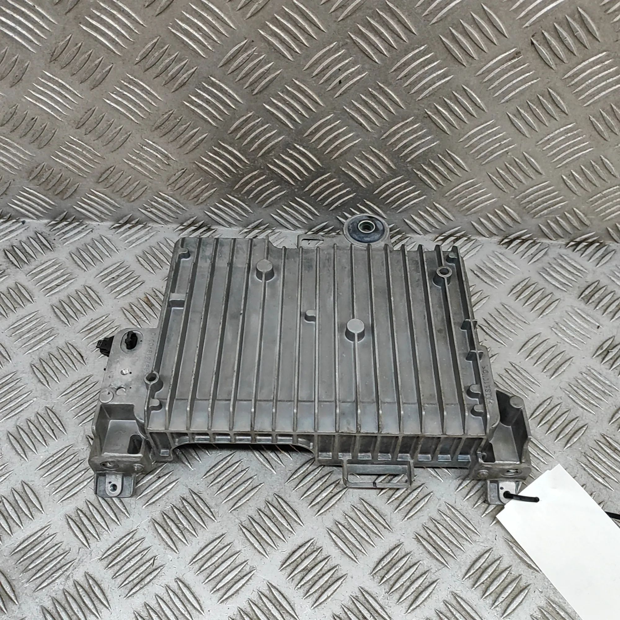 Tesla Model Y Comfort Control Unit 1583991-10-C Comfort Control Unit TESLA MODEL Y...