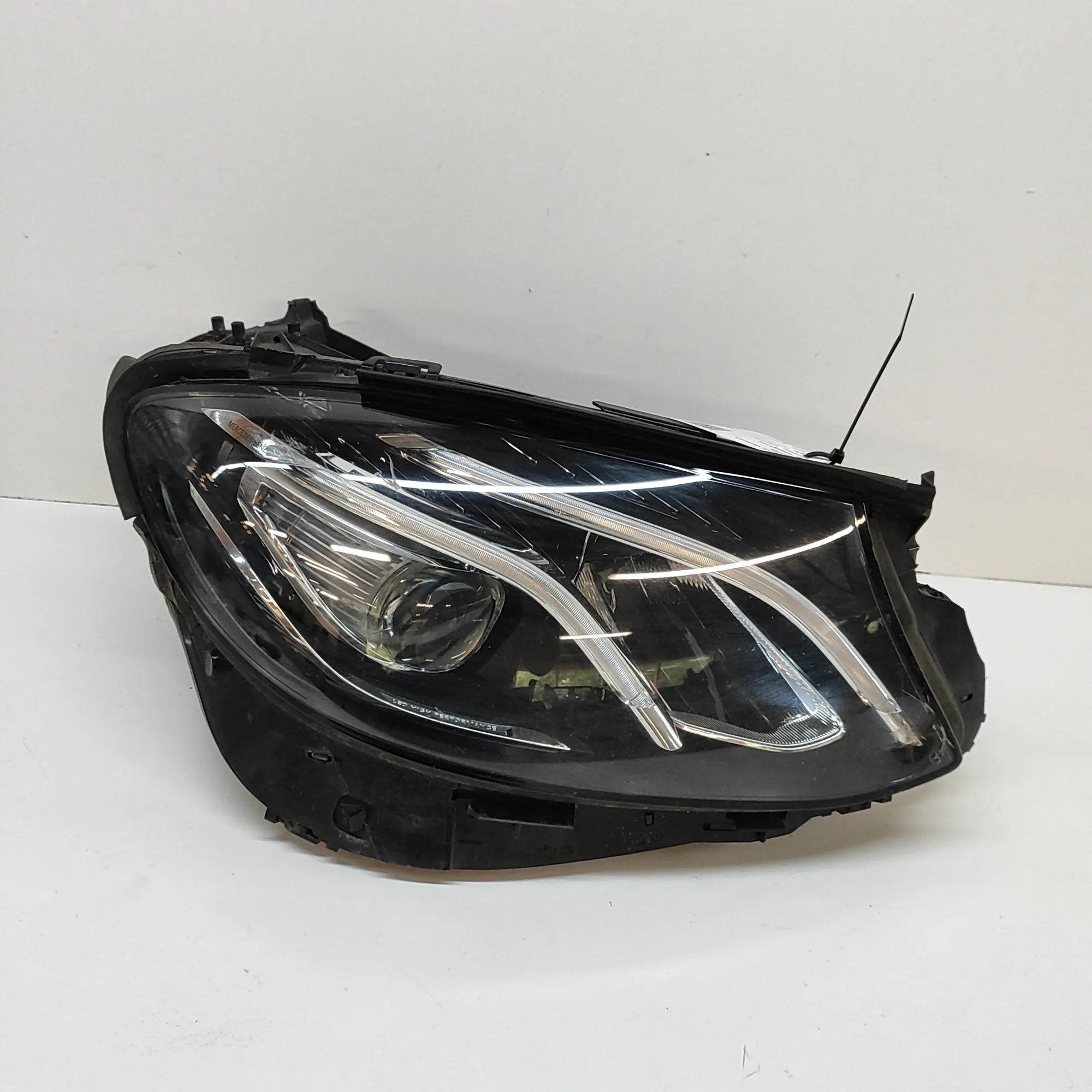 Mercedes-Benz A (W176) Front Right Headlight A2139064204 Front Right Headlight MERCEDES-BENZ...