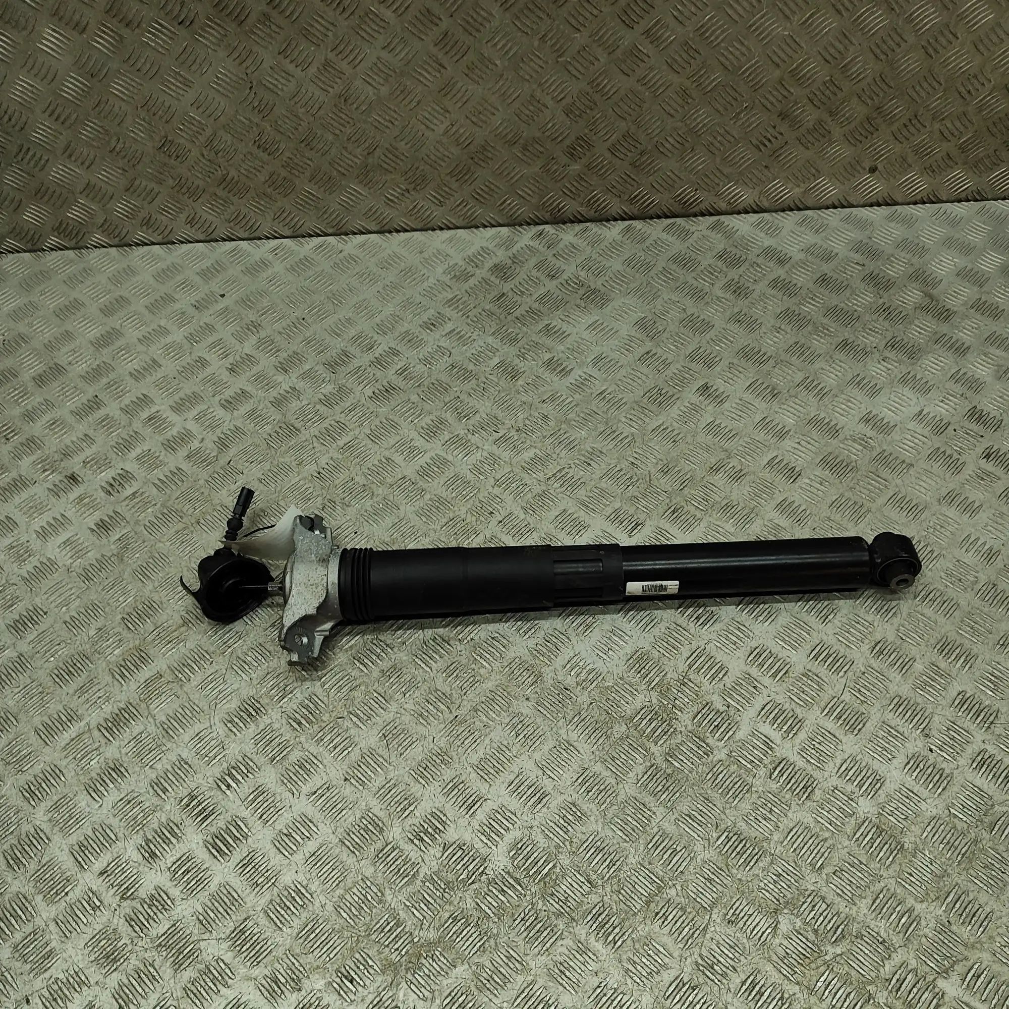 Volkswagen Touareg Rear Right Shock Absorber 4M4616031AD Rear Right Shock Absorber VW TOUARE...