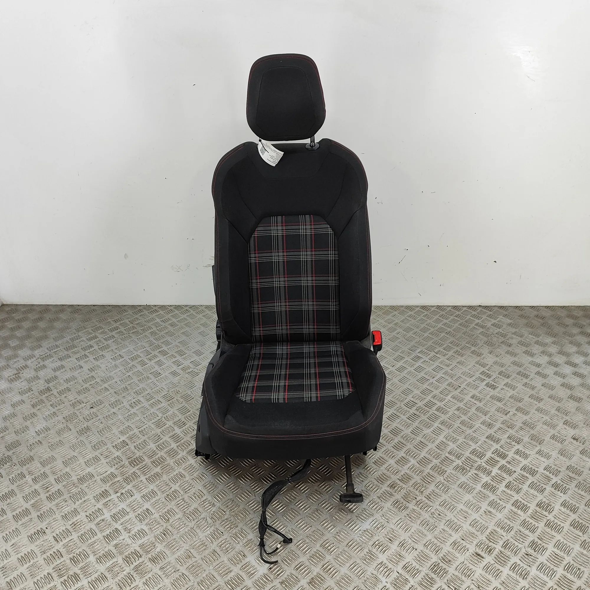 Volkswagen Polo Front Right Seat 2Q4881106H Front Right Seat VW POLO (AW1, BZ1, ...