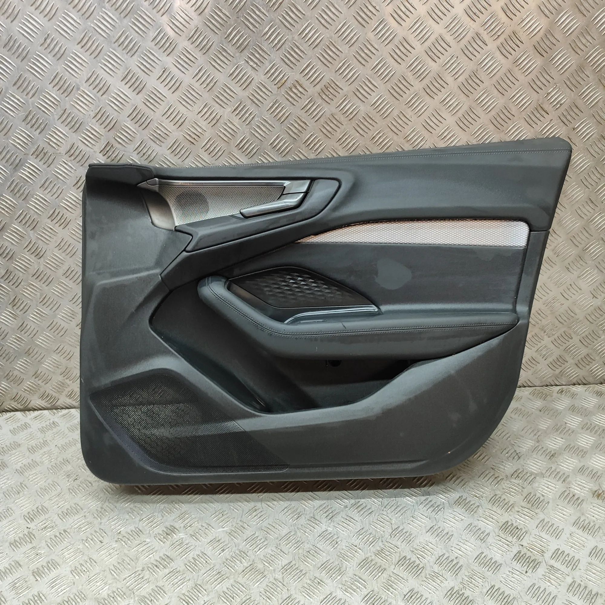 Audi A5 (B10) Front Right Door Panel 8B1867104E Front Right Door Panel AUDI A5 (Avan...