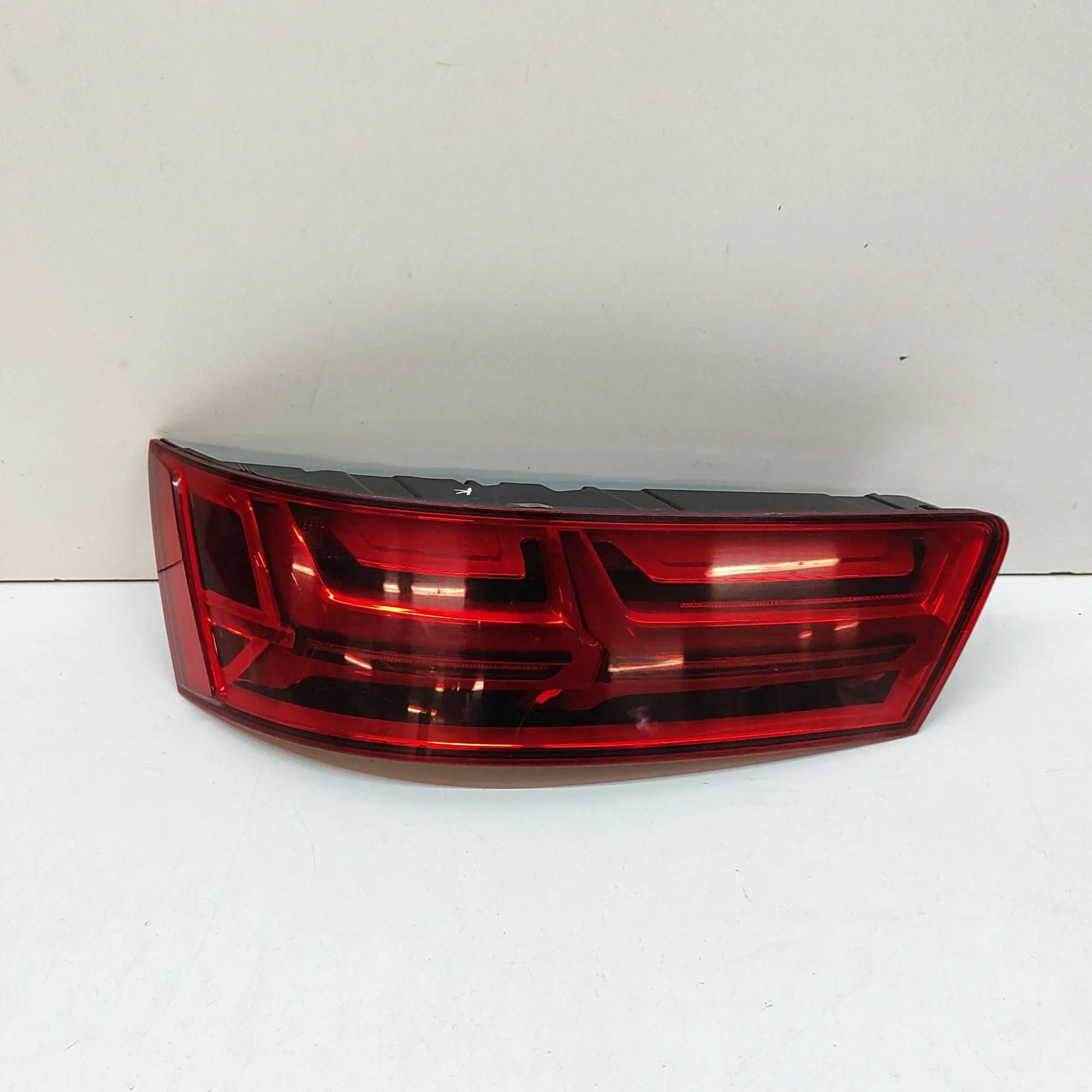 Audi Q7 (4M) Rear Left Tail Light 4M0945093E Rear Left Tail Light AUDI Q7 (4M) (2...