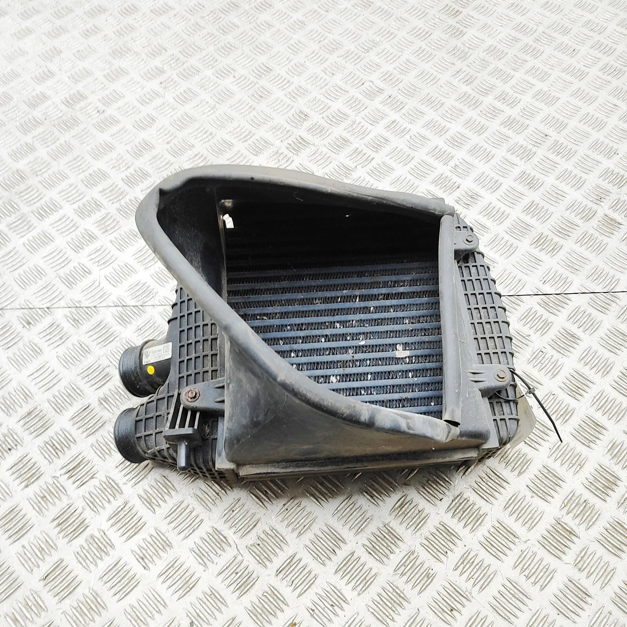 Maserati Levante Intercooler radiator 670035636 Intercooler Radiator MASERATI LEVANTE...