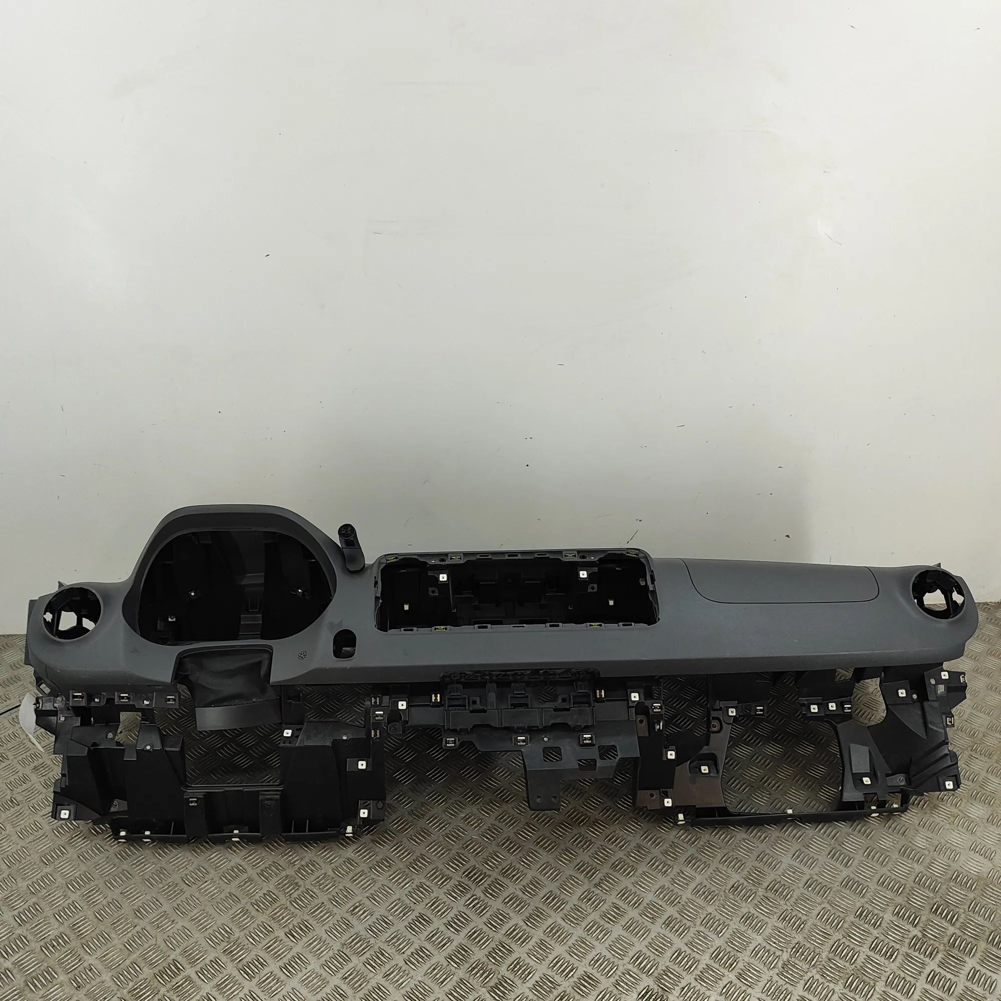Mercedes-Benz Sprinter (W907 / W910)  Dashboard A9106890300 Dashboard MERCEDES-BENZ SPRINTER (9...