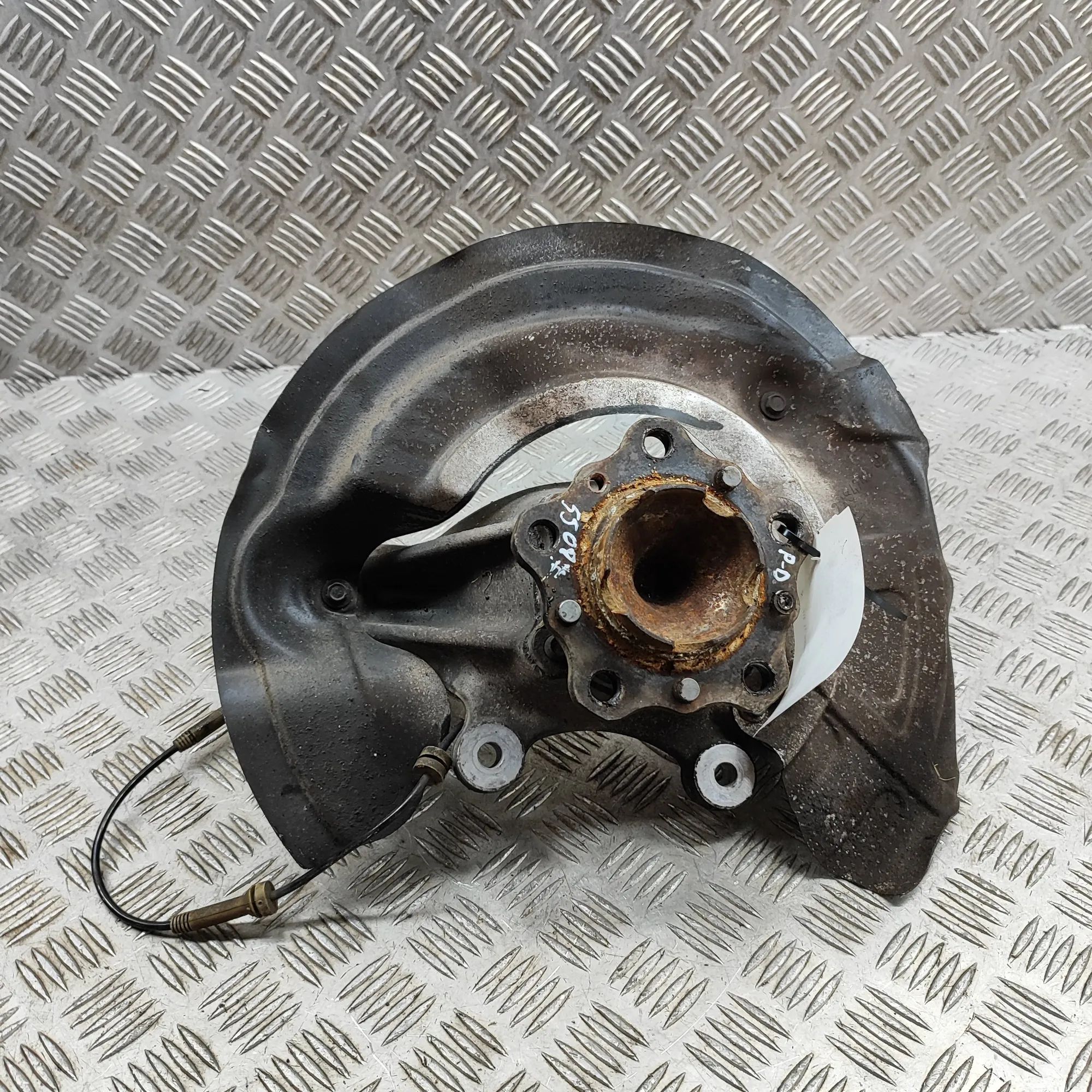 BMW 3 (F30 / F31) Front Right Wheel Hub 7857506, 2284002 Front Right Wheel Hub BMW 3 SE...