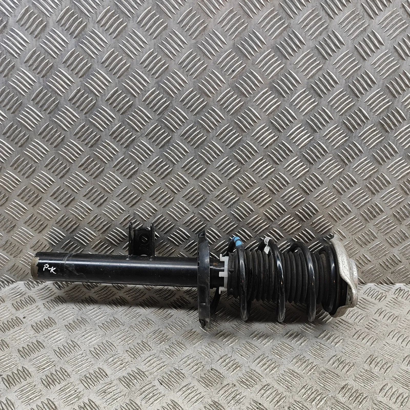 Mercedes-Benz GLA (X156) Front Left Shock Absorber A2473208101 Front Left Shock Absorber MERCEDES-...