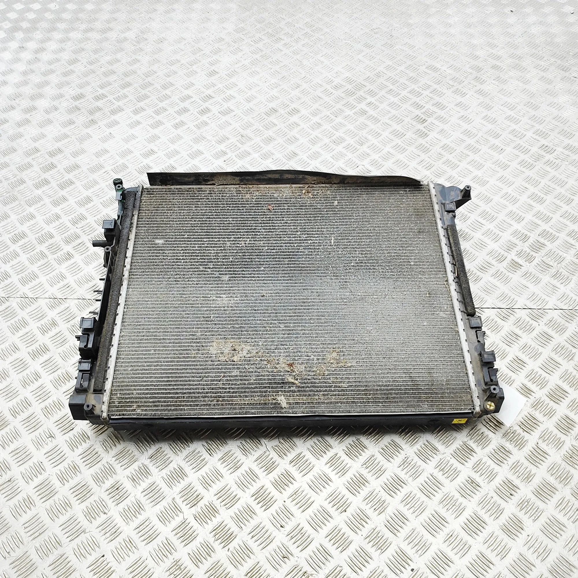 Maserati Levante Cooling Radiator 670038340 Cooling Radiator MASERATI LEVANTE (SU...