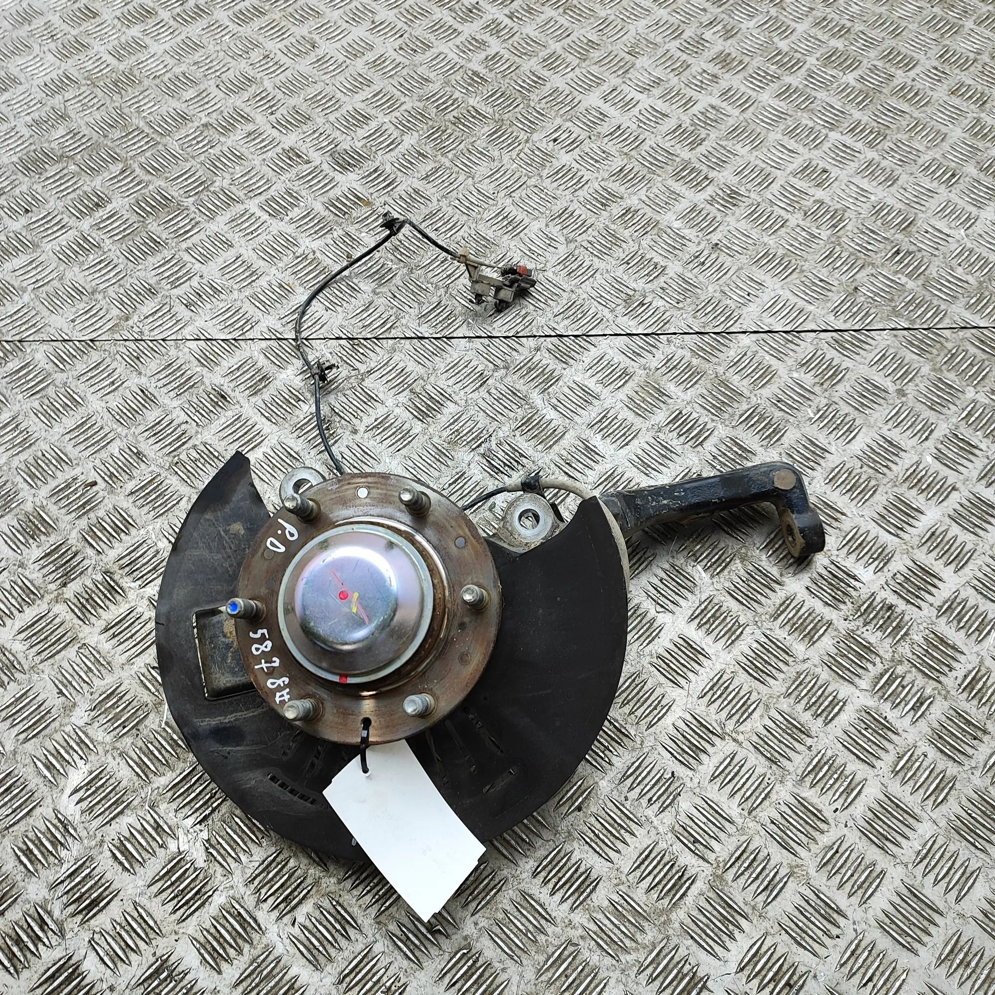 Isuzu  D-Max Front Right Wheel Hub 8-98392-626-1 Front Right Wheel Hub ISUZU D-MAX...