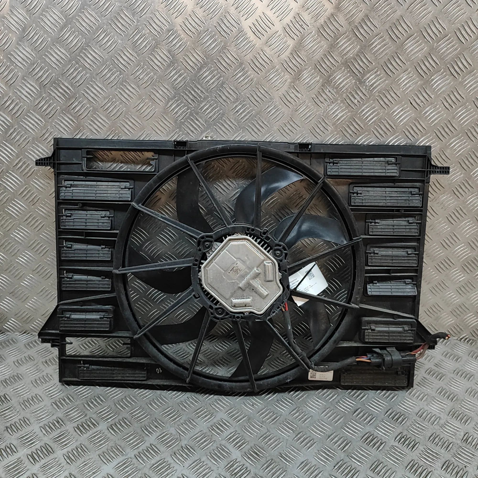 Audi Q7 (4M) Engine Cooling Fan Shroud 8W0121207B, 3135103831, 3136613396, 8W0959455F,...