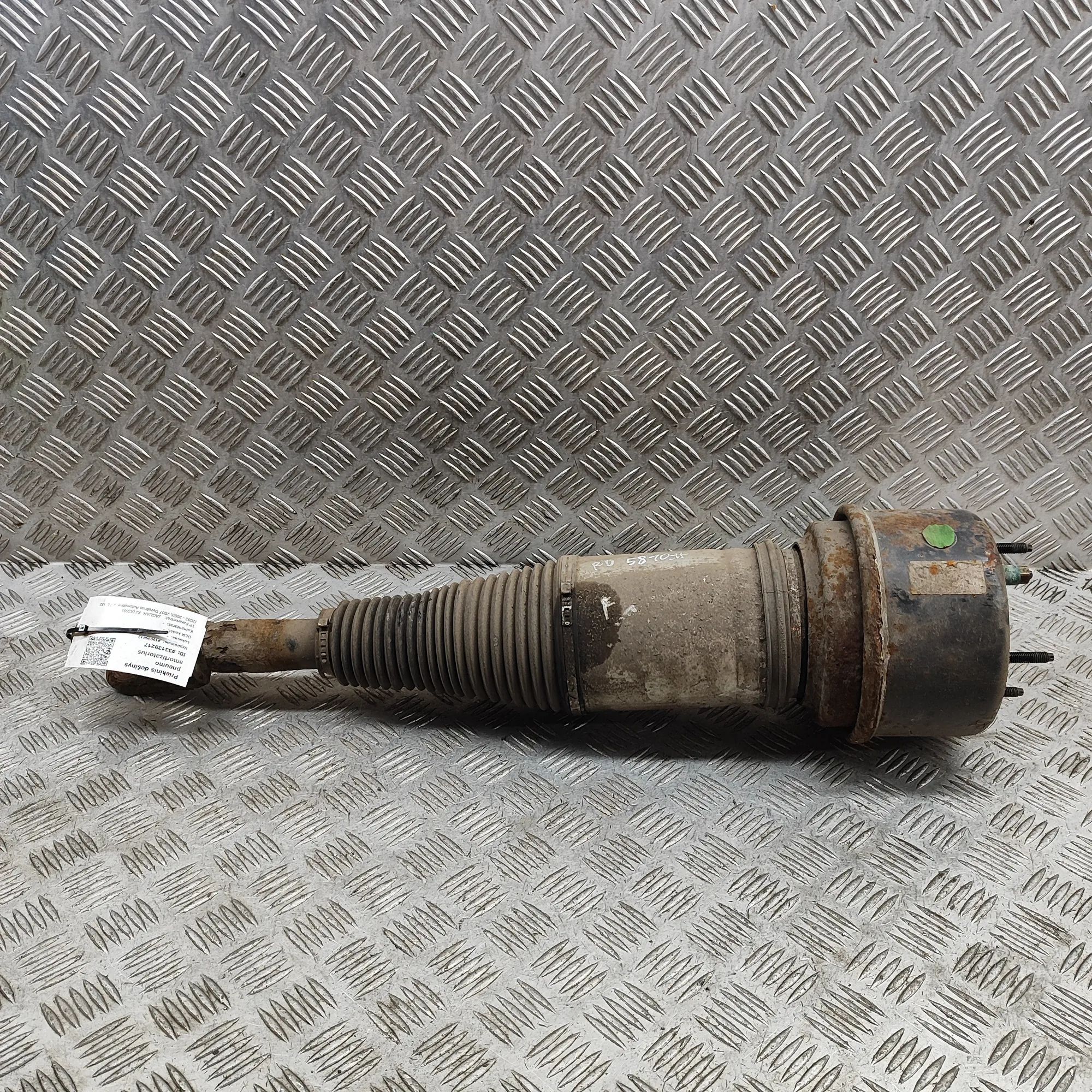 Jaguar XJ Front Right Air Shock Absorber 2W93-5C304-TN Front Right Air Shock Absorber JA...