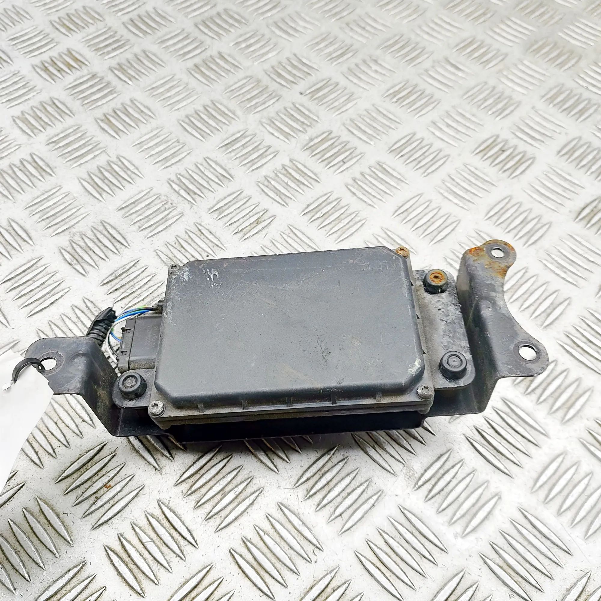 Land Rover Range Rover Sport (L494) Distance Radar Sensor FPLA-9G768-AC Distance Radar Sensor LAND ROVER ...