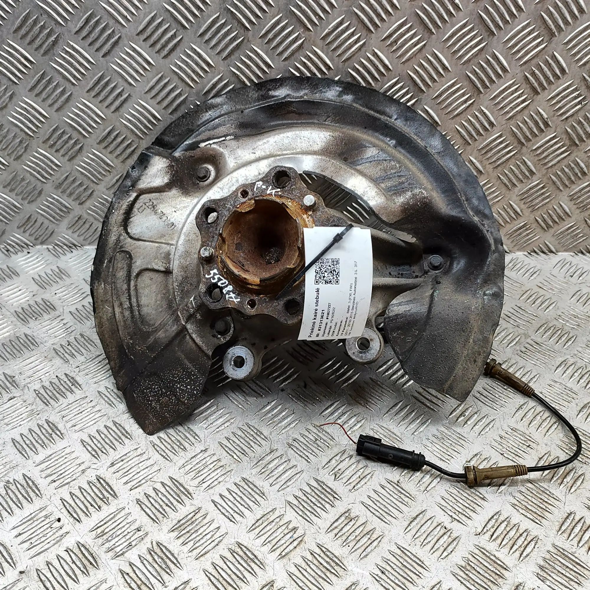 BMW 3 (F30 / F31) Front Left Wheel Hub 2284001, 7857506 Front Left Wheel Hub BMW 3 SER...