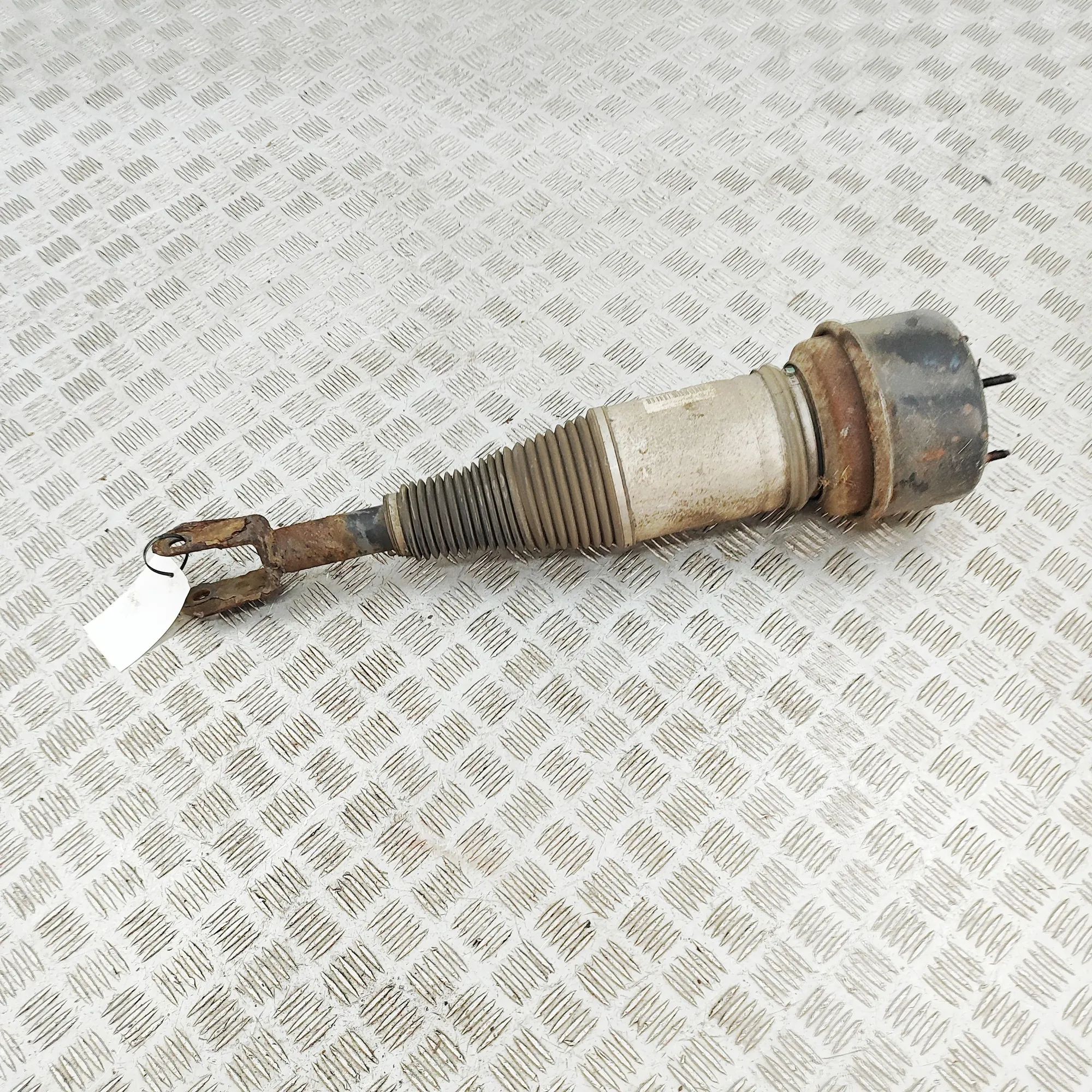 Jaguar XJ Front Left Air Shock Absorber 2W93-5C304-TN Front Left Air Shock Absorber JAG...