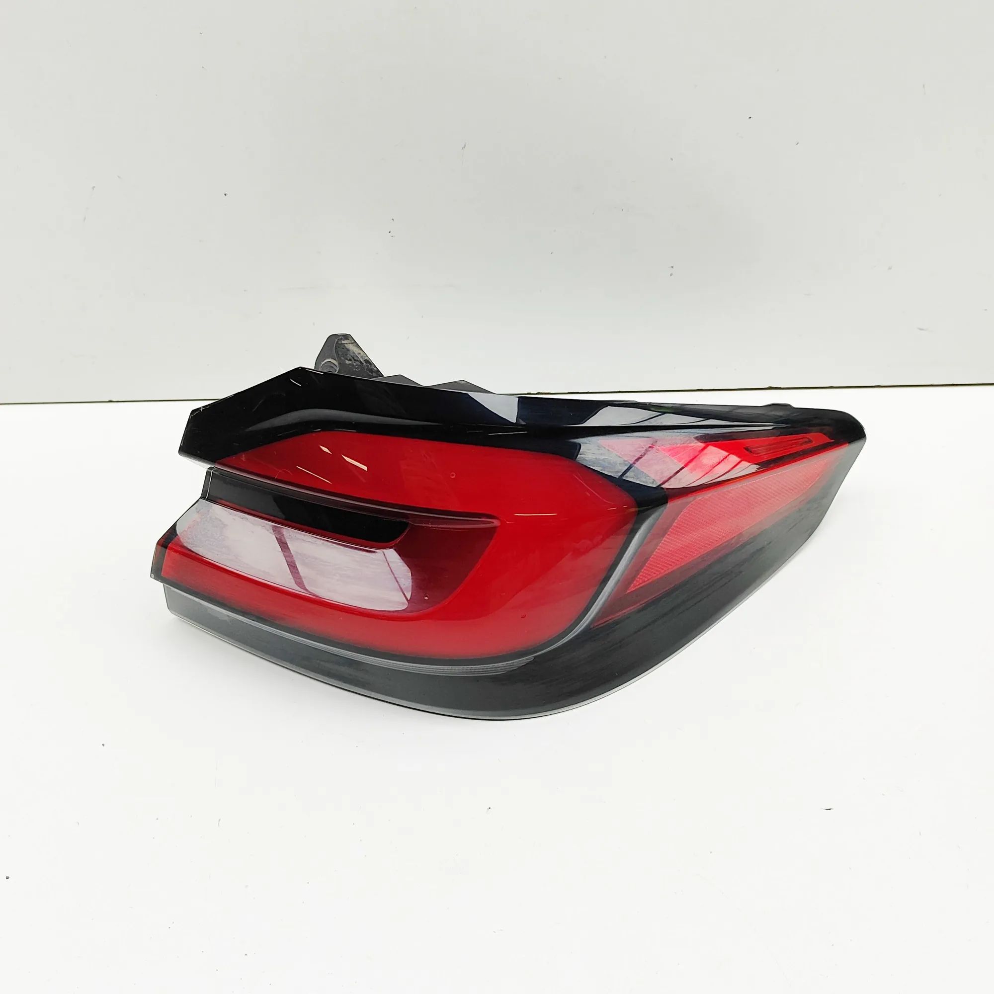 BMW 5 (G30 / G31) Rear Right Tail Light 8493812 Rear Right Tail Light BMW 5 SERIES (G30...