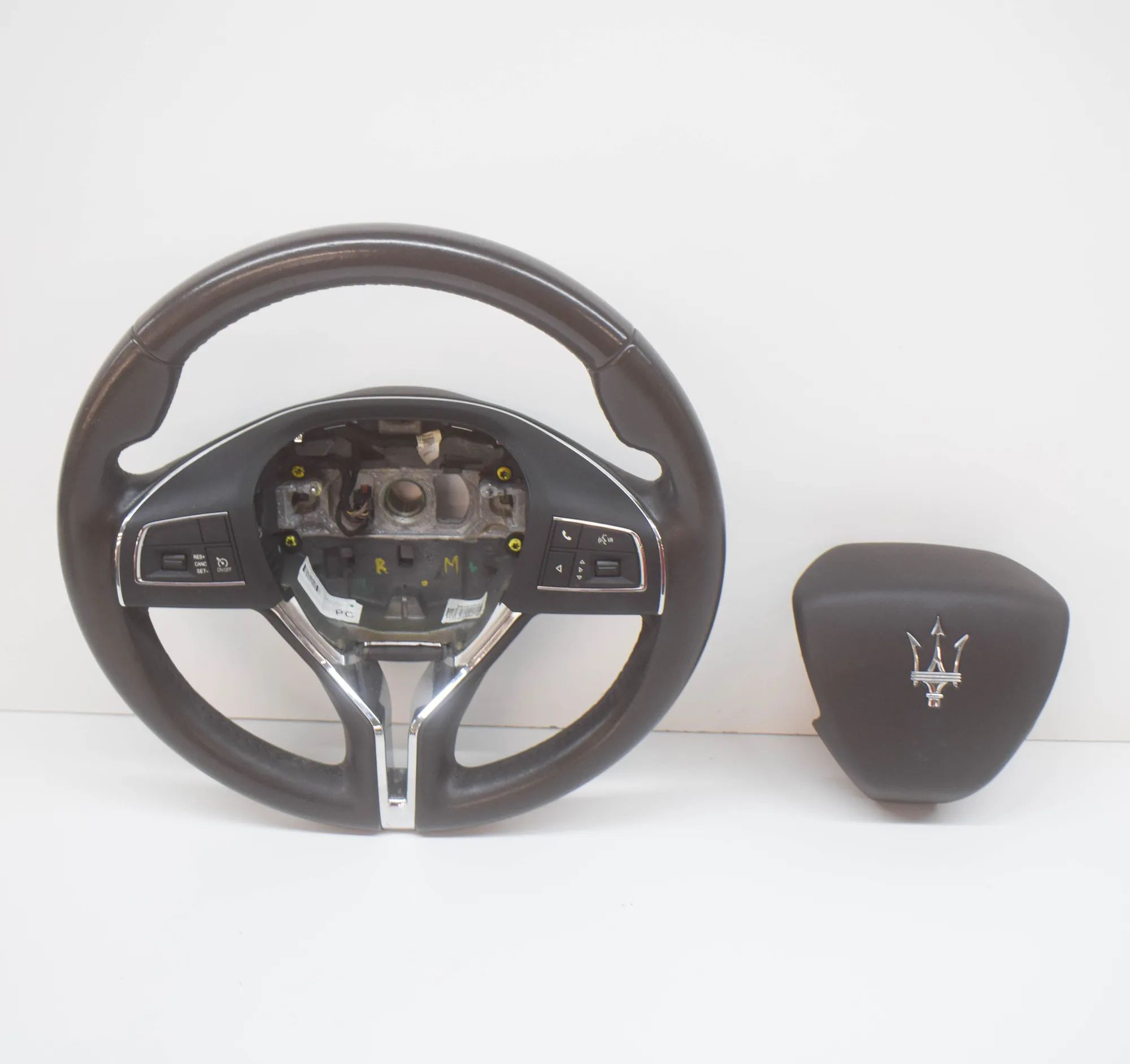 Maserati Quattroporte steering wheel 670011667, 670013348 Steering Wheel MASERATI QU...