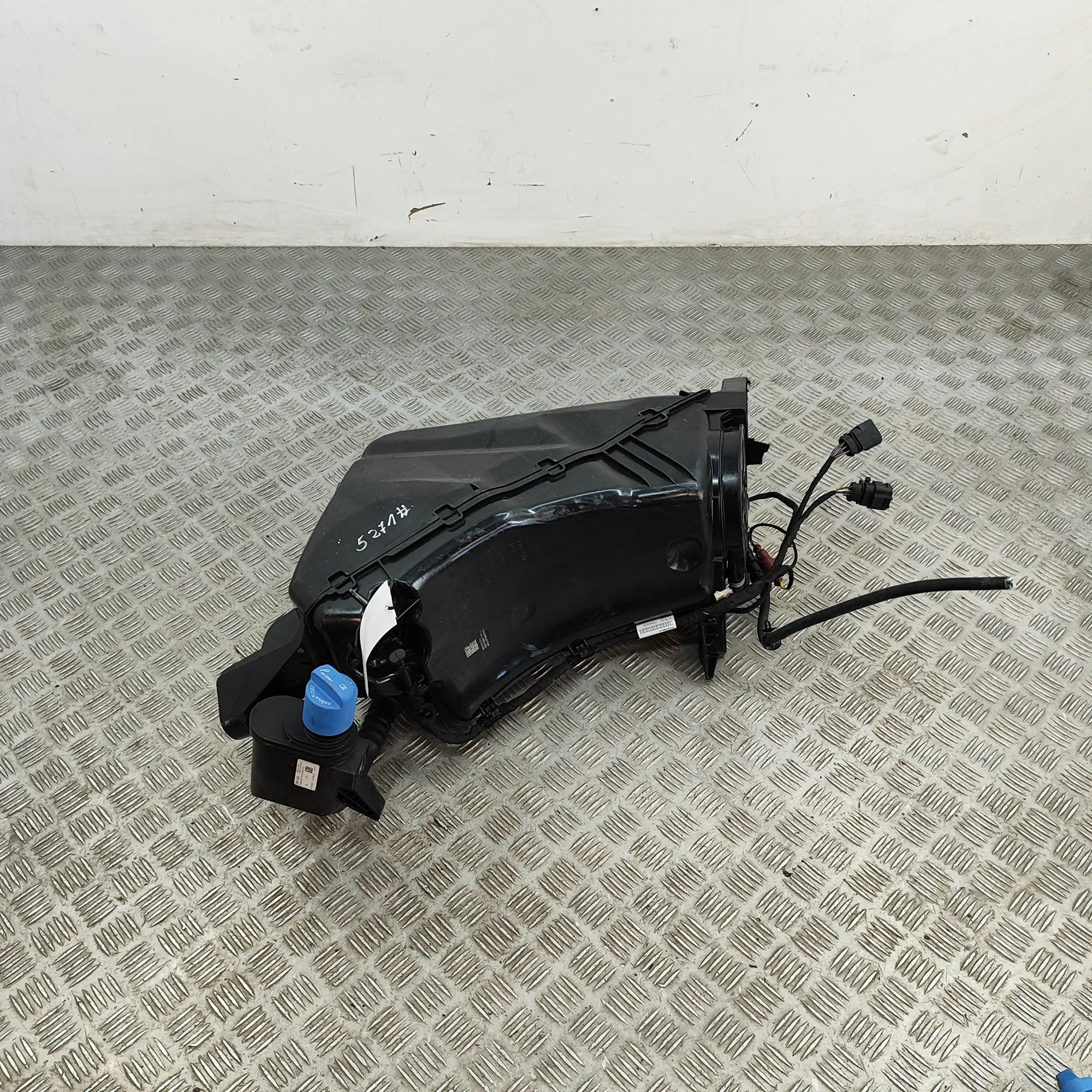 Volkswagen Caddy V Adblue paak  5R3131877D, 5R3131877C AdBlue Tank VW CADDY (V ...