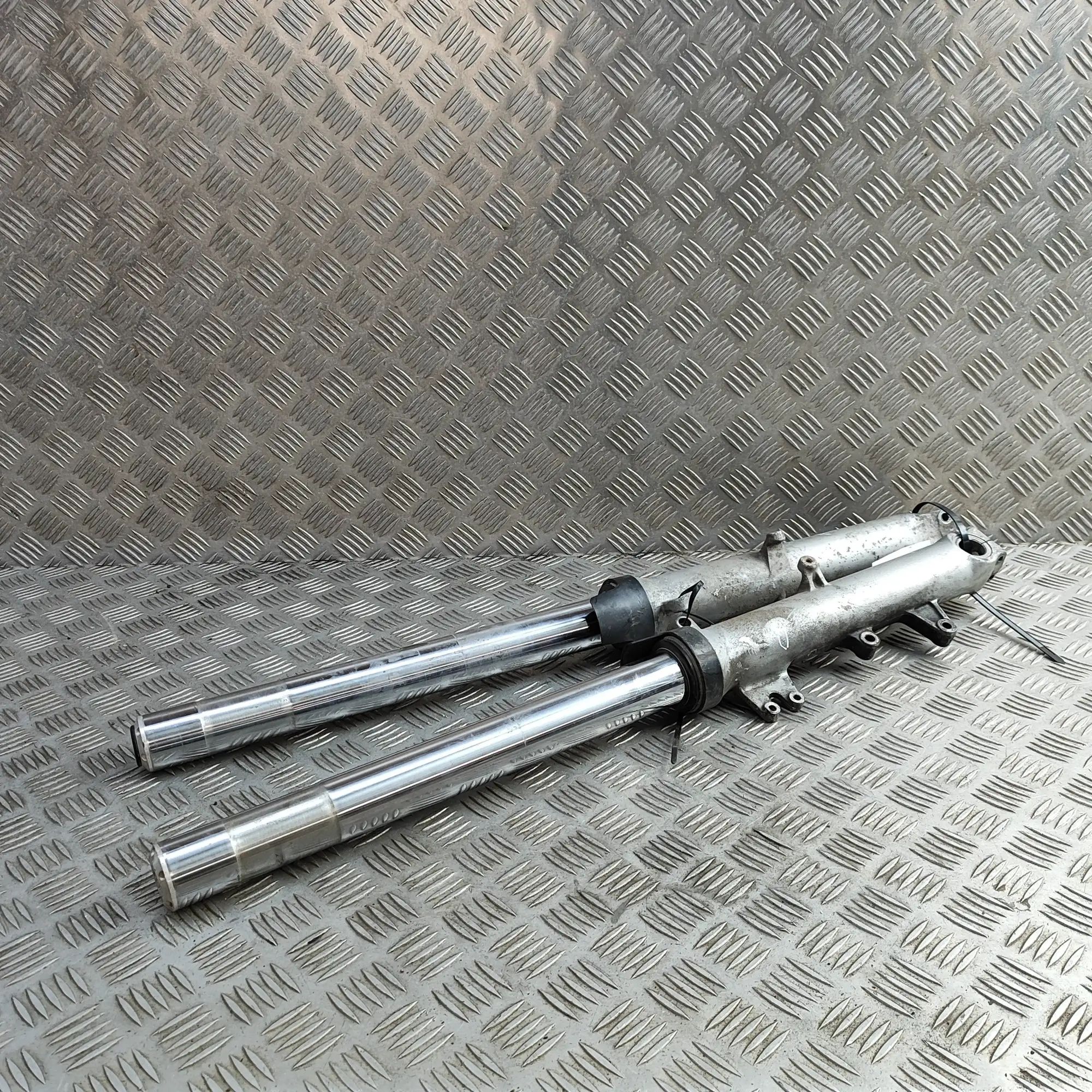 Honda Stream Front fork shock absorbers set Front fork shock absorbers set HONDA ST (-...)
...