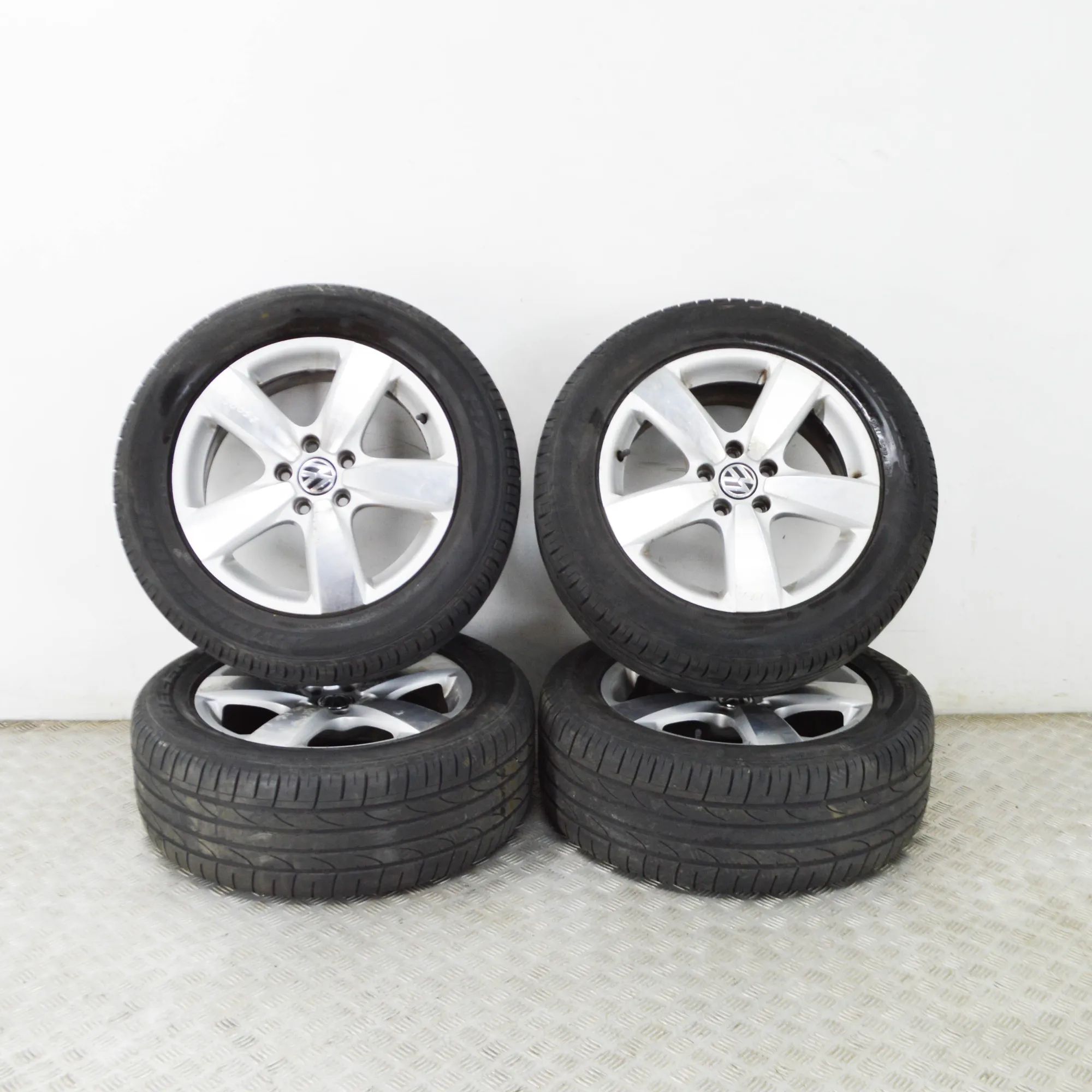 Volkswagen Tiguan Alloy Wheel Set 5N0601025C Alloy Wheel Set VW TIGUAN (5N_) (200...