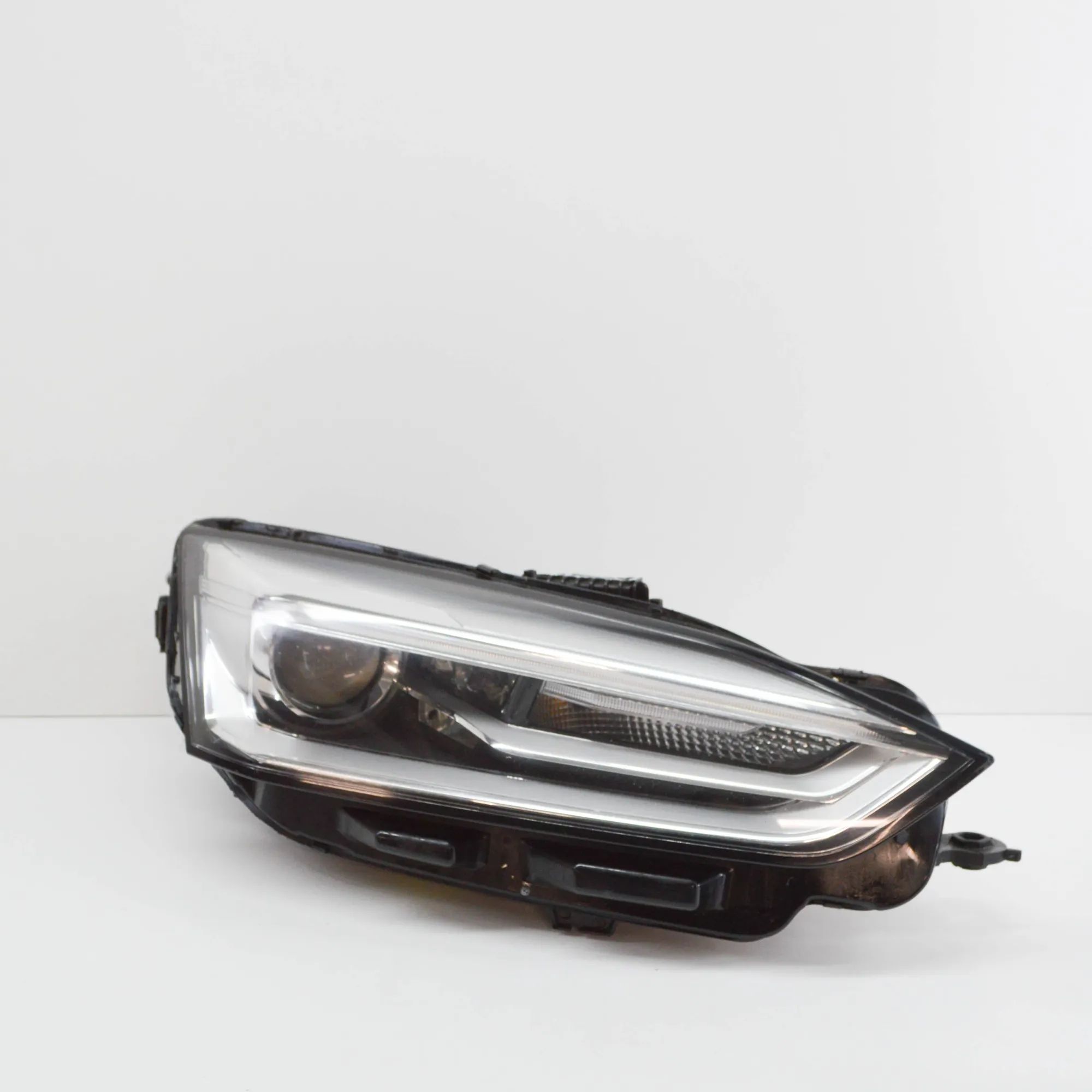 Audi A5 (B9) Front Right Headlight 030110067203, 4M0907397AA, 8W6941006D Front Rig...