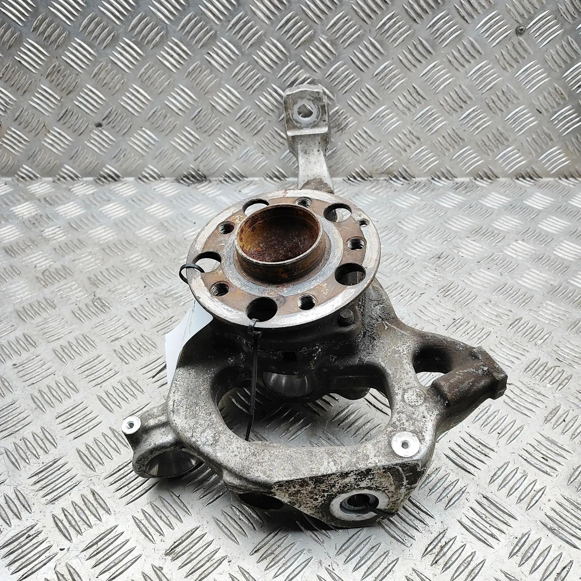 Mercedes-Benz A (W176) Front Left Wheel Hub A2054500 Front Left Wheel Hub MERCEDES-BENZ C-C...