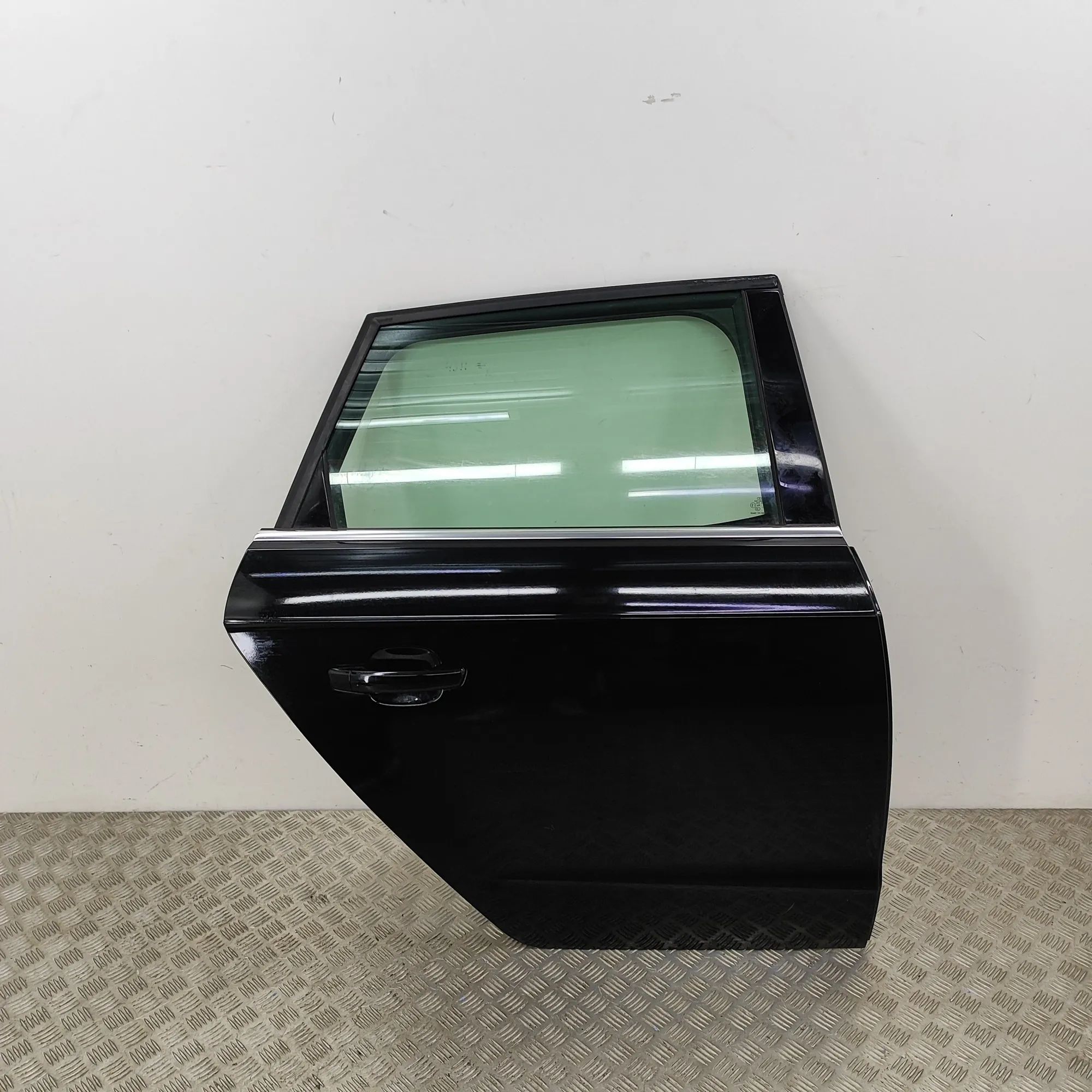 Audi A3 (8V) Rear Right Door 8V4833052B Rear Right Door AUDI A3 (Sportback 8...