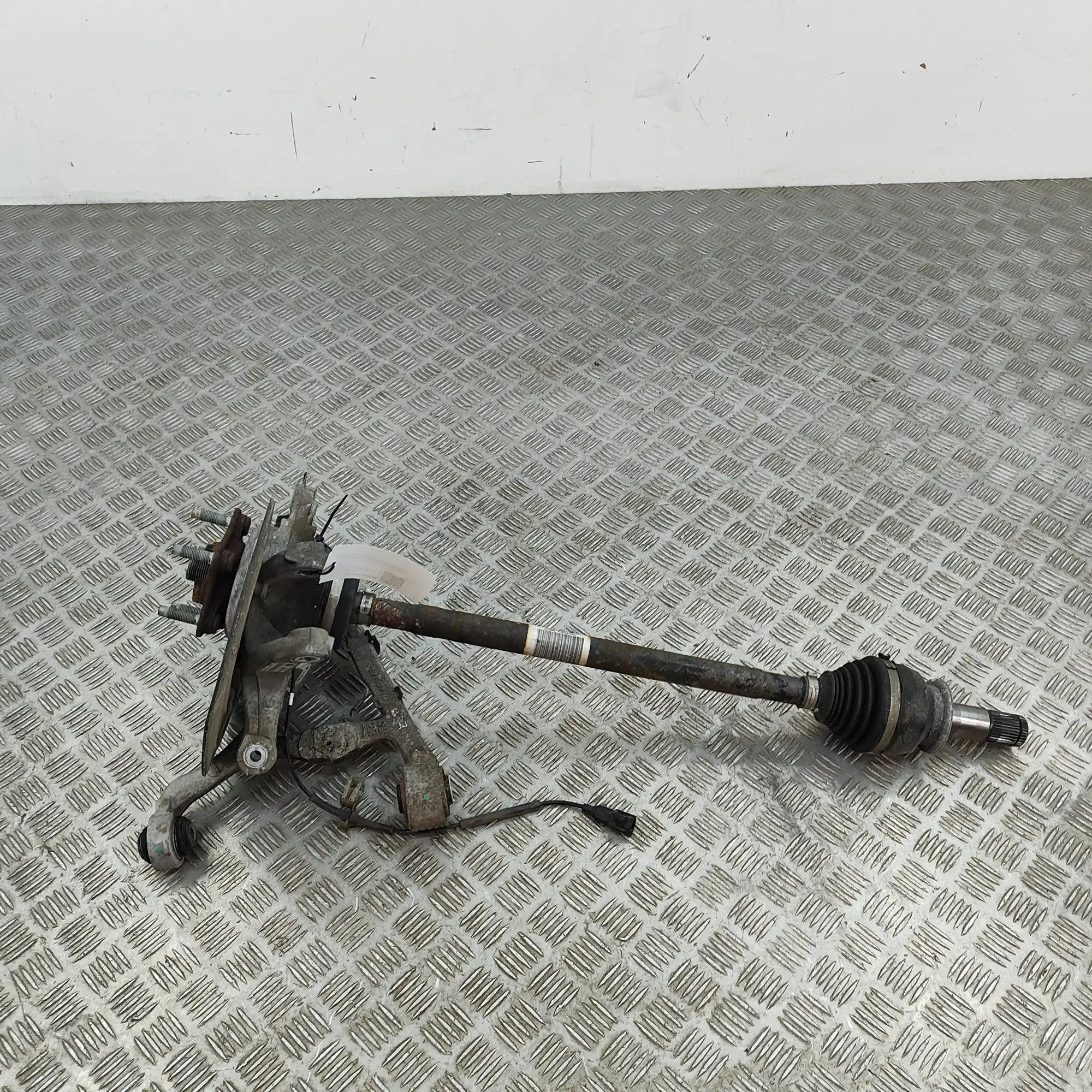 Jaguar F-Type Rear Right Wheel Hub 5K742-F3DV2, DW93-4K138-AC, LX53-5A970-AA Rear ...