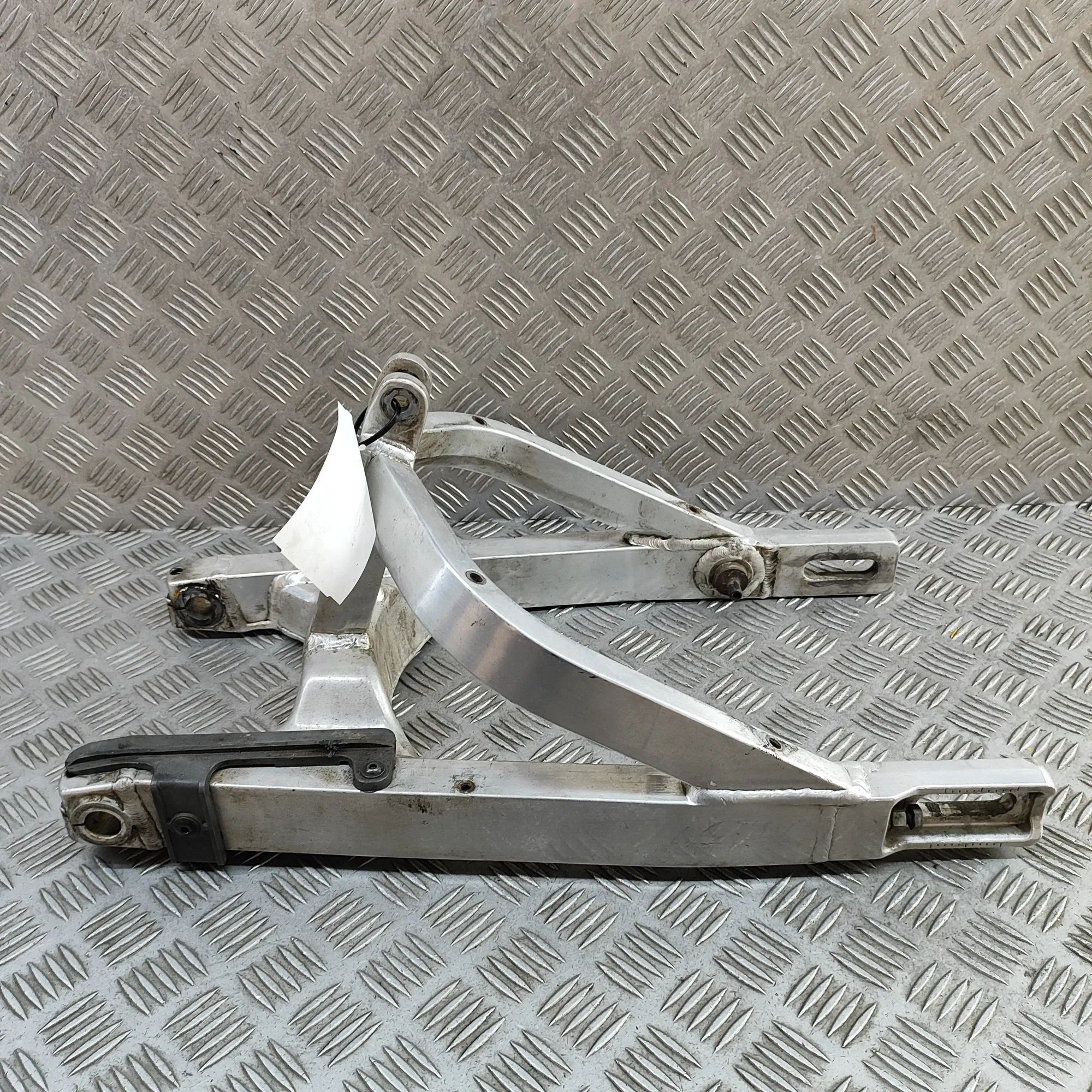 Rear swingarm Brand/Model: DUCATI 900
Year: 1998
Engine: 900 ...