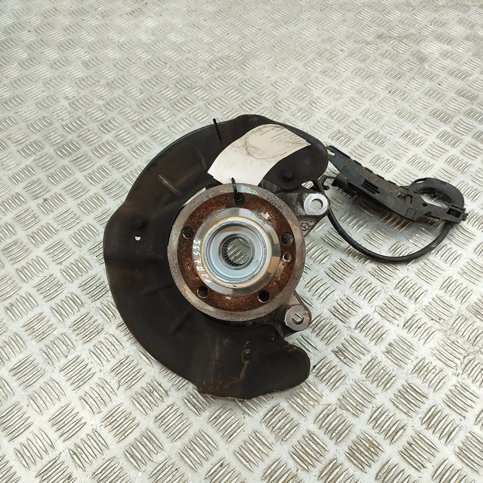 Mercedes-Benz CLA (C118) Front Right Wheel Hub A2473320200 Front Right Wheel Hub MERCEDES-BENZ...